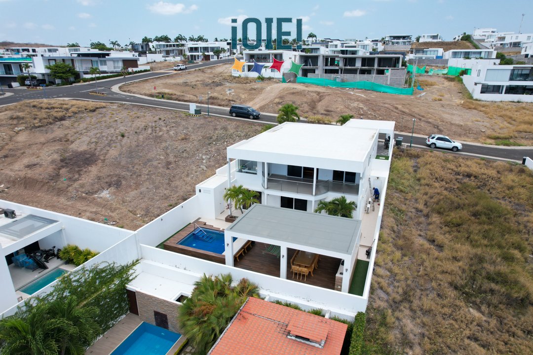 OIE-jag-drone-marina-blue-house-4b6b-3.jpg