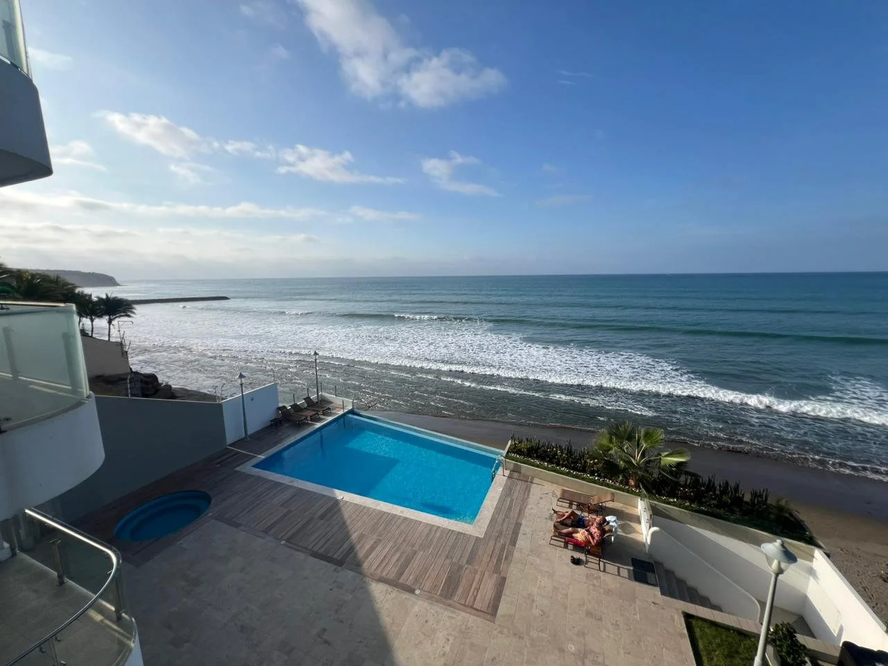 OIE-2-bedroom-ocean-front-condo-in-Buzios-for-sale (9).jpeg