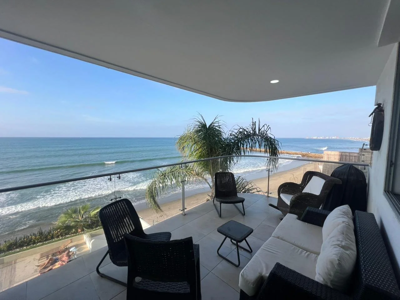 OIE-2-bedroom-ocean-front-condo-in-Buzios-for-sale (11).jpeg