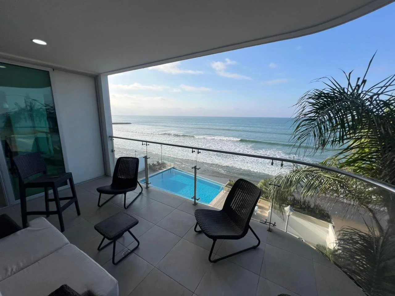 OIE-2-bedroom-ocean-front-condo-in-Buzios-for-sale (25).jpeg