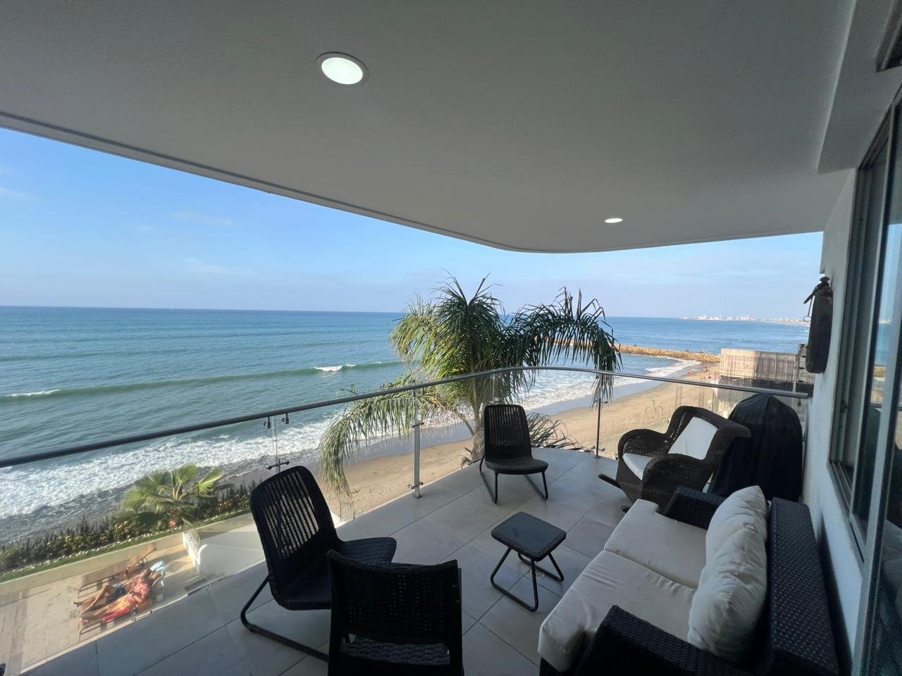 OIE-2-bedroom-ocean-front-condo-in-Buzios-for-sale (8).jpeg