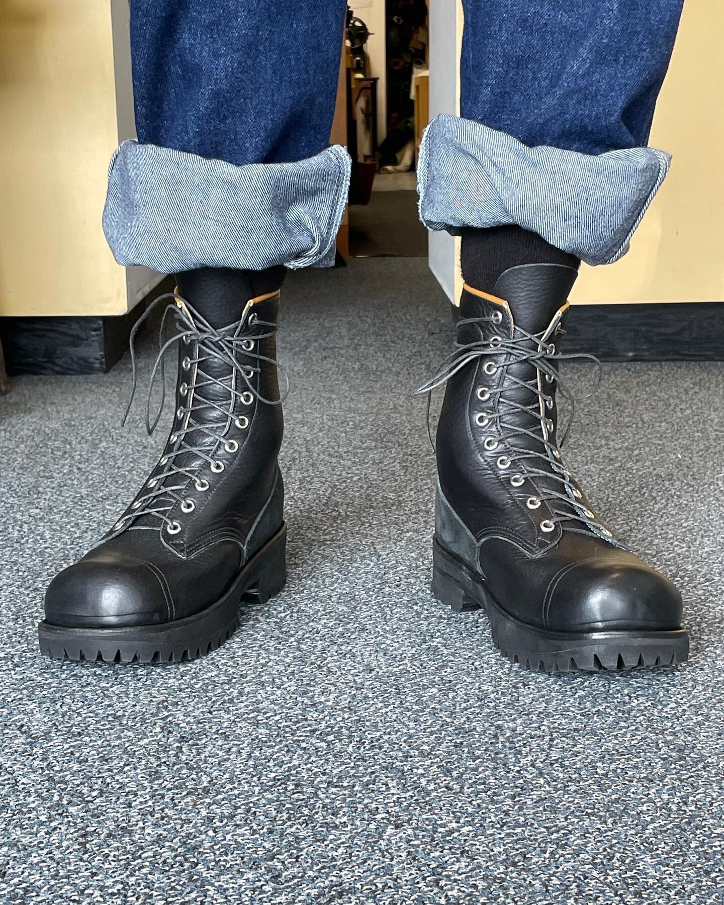 A typical production shoe will have one quarter pattern mirrored twice, simple. Custom boots can have up to 4 different quarter patterns, which makes a mess of the math. Here is a similar boot to the one prior, but for a very different foot.