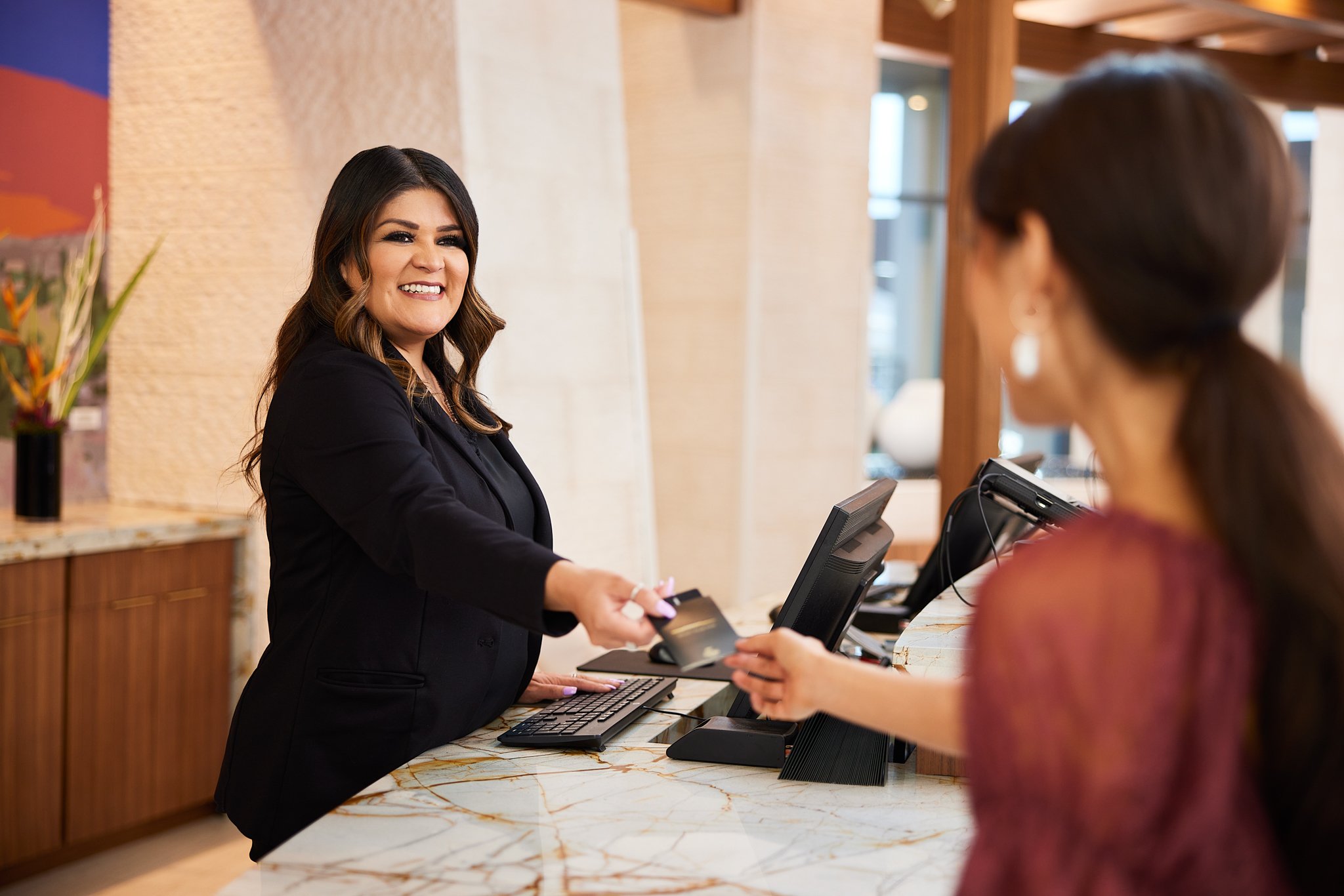 Sullivan_20220810_GR_FrontDesk_2510.jpg