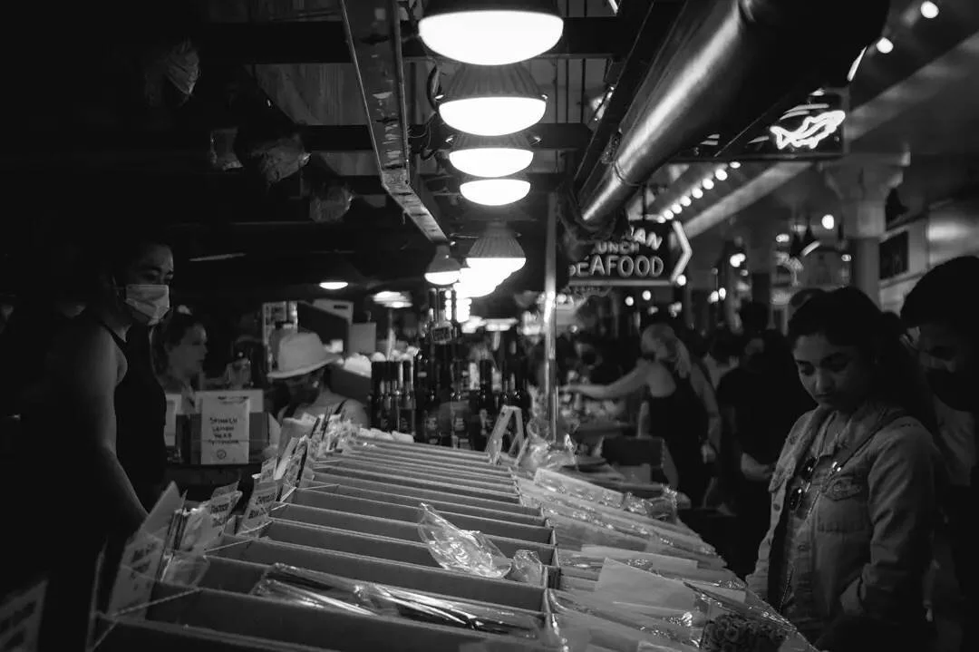 The People make the Market.
.
.
.
#agameoftones #seattle #canon #visualmobs #leagueoflenses #vintage #gramslayers #thelensbible #market #photography #photooftheday #canon80d #canonphotography #weekly_feature#pikeplacemarket #streetphotography