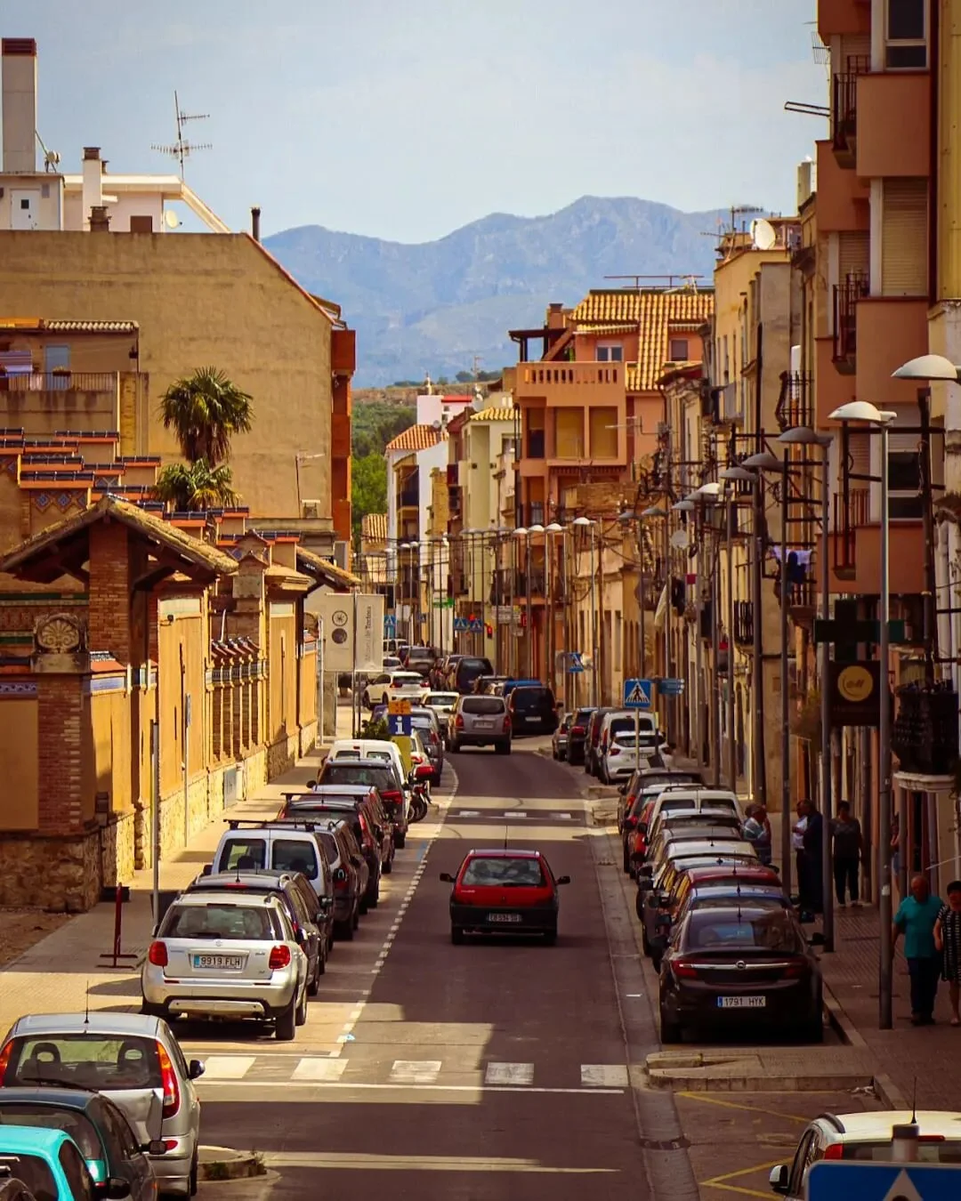 *Goes to Spain for Vacation*

*Takes City Photos*

Am I a photographer yet?