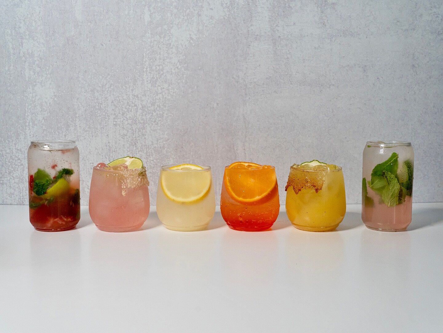 A beautiful lineup with some of our favorite cocktails! 😍✨👇🏼 Which would you choose?! 

Strawberry Mojito
Watermelon Margarita
Limoncello Spritz
Aperol Spritz
Pineapple Margarita 
Watermelon Mojito

*All cocktails are featured in our cup upgrade o