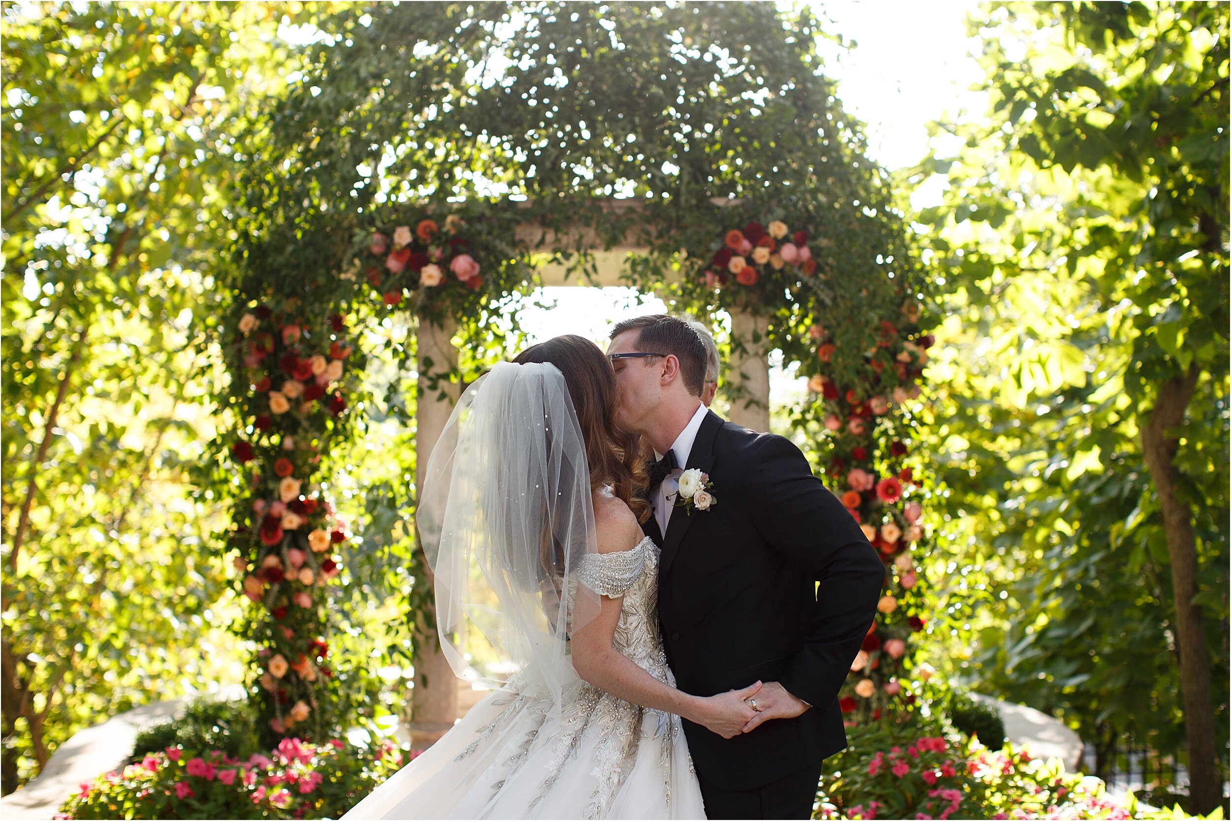 Bride Groom Kiss