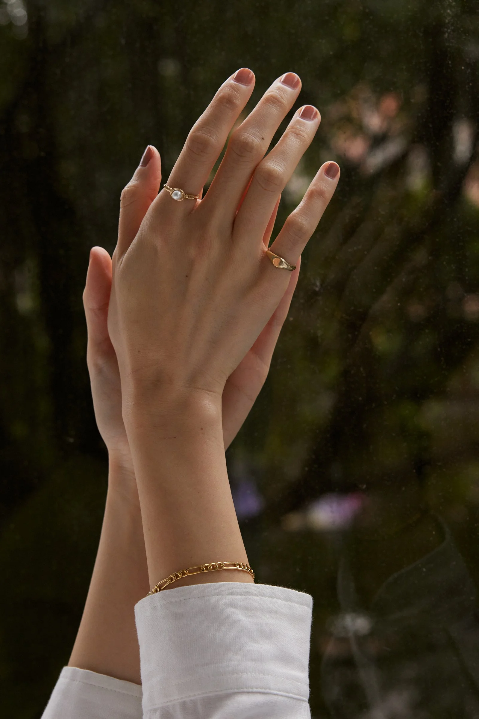 Valérie petite signet ring. 14K Solid Gold fine jewelry.