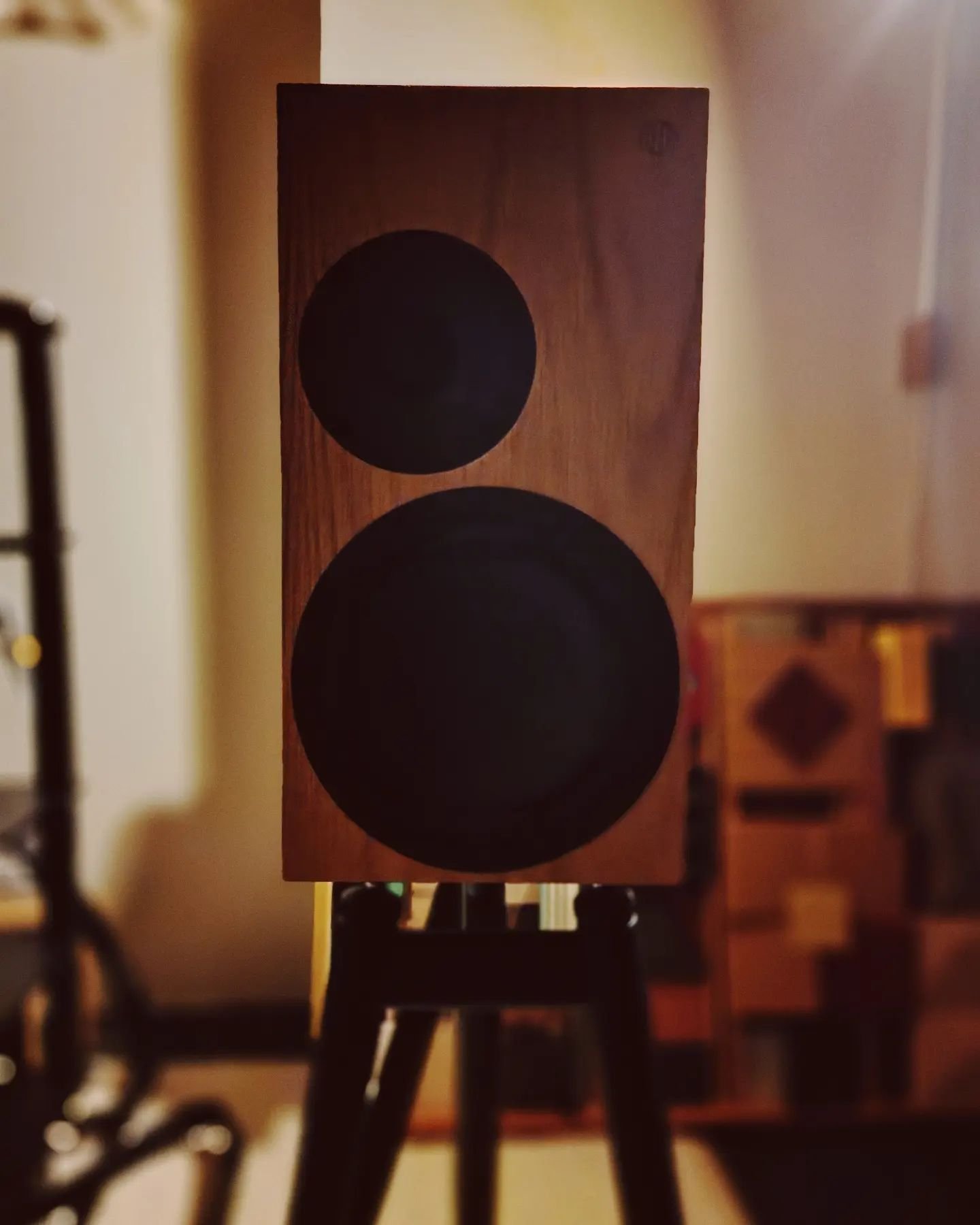 Perhaps you're thinking &quot;I'm sure it's good but it's a simple looking stand-mount - it can't be THAT good.&quot;

It's better.

www.valhifi.co.uk/oephi

#oephi #oephispeakers #oephitranscendence #speakers #hifireview #theearreview #audiophile #h