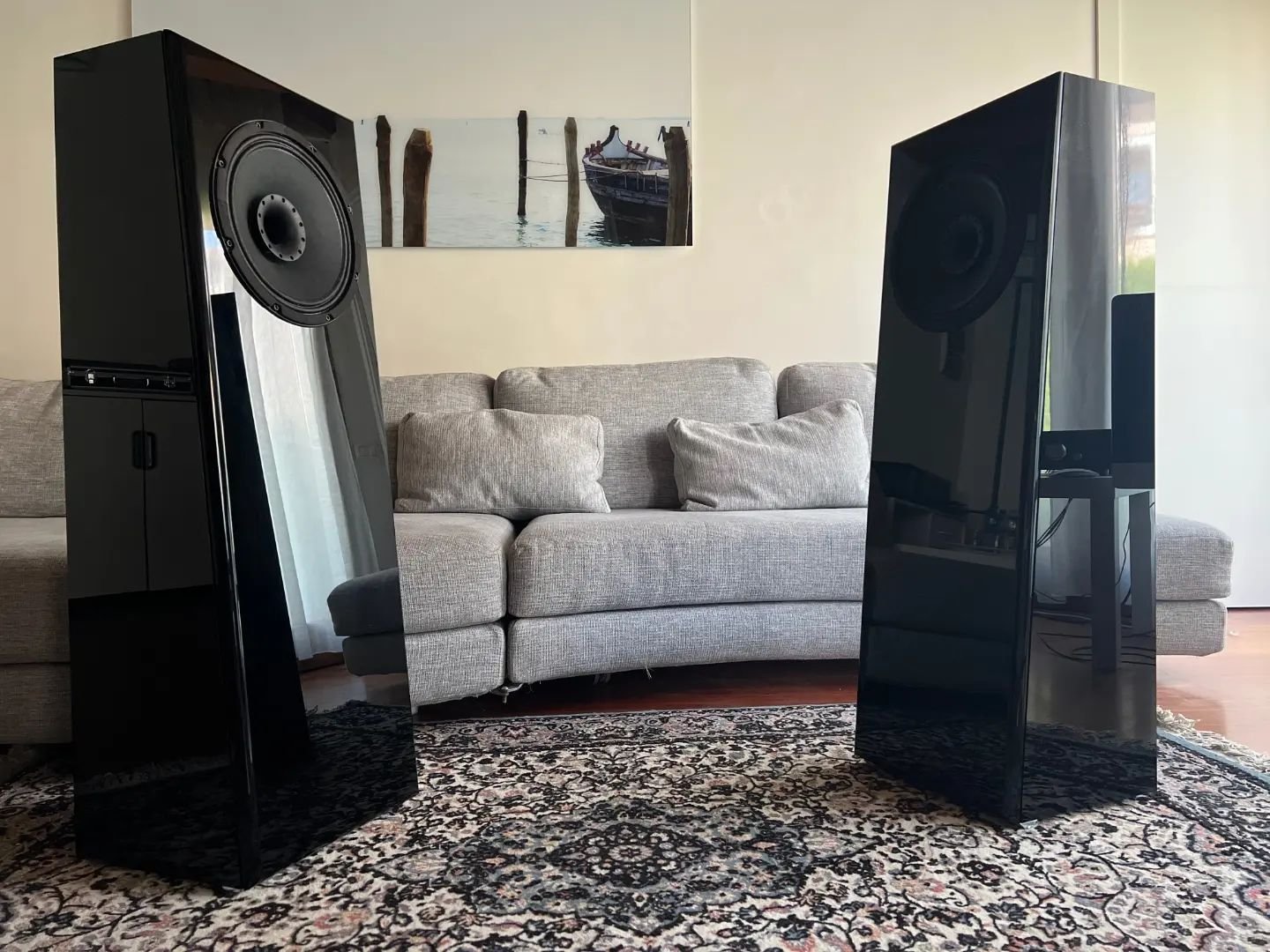 'Amber' source point loudspeakers featuring Waveglas construction and finish to perfectly match the partnering Maria 350 amplifier.

www.valhifi.co.uk

#danielhertz #marklevinson #audiophile #mightycatchip #cwave #hifi #hifilover #digitalaudio #dac #