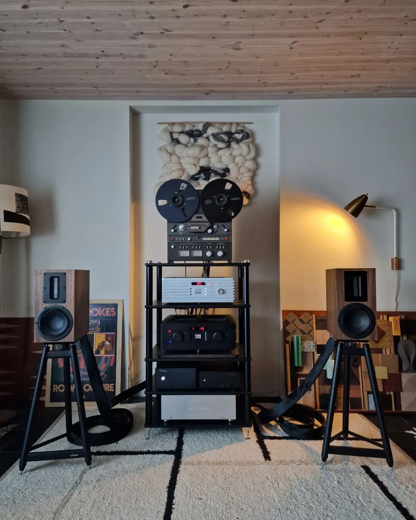 Jaw dropping @oephi_audio Immanence 2 stand-mount loudspeakersin the house at VAL HiFi.

Gratifyingly airy and effortlessly confident. Detail to the max. Insane imaging. Dynamics to make the world's best loudspeakers wet their pants.

Joakim Juhl wea