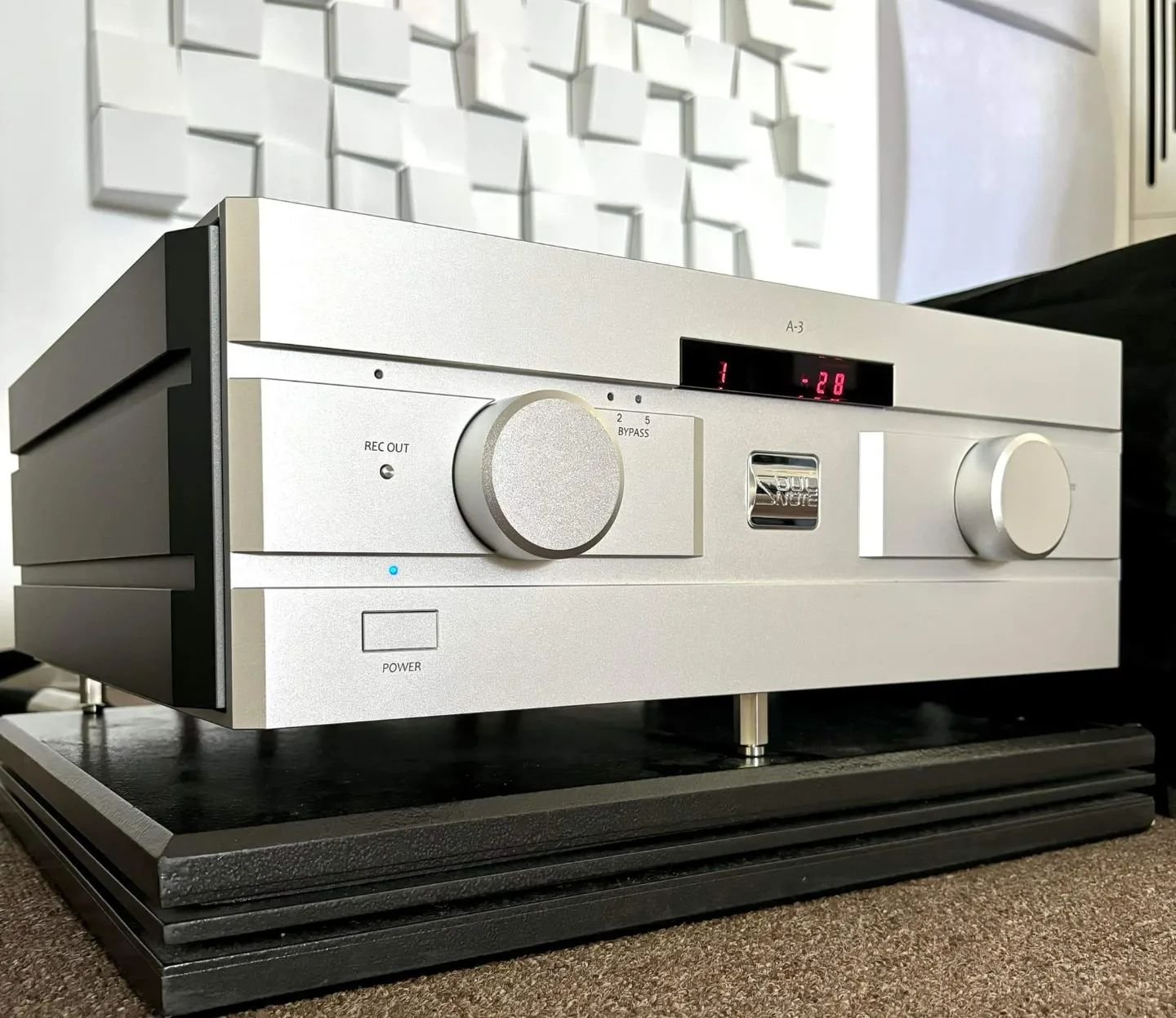 Head over to Soundstage Australia for another astonishing review of the Soulnote A3 super integrated amplifier!

www.valhifi.co.uk/soulnote 

#soulnote #soulnotejapan #soulnotea3 #soulnote3series #kogaudio #boutiquehifi #highend  #integratedamp #amp 
