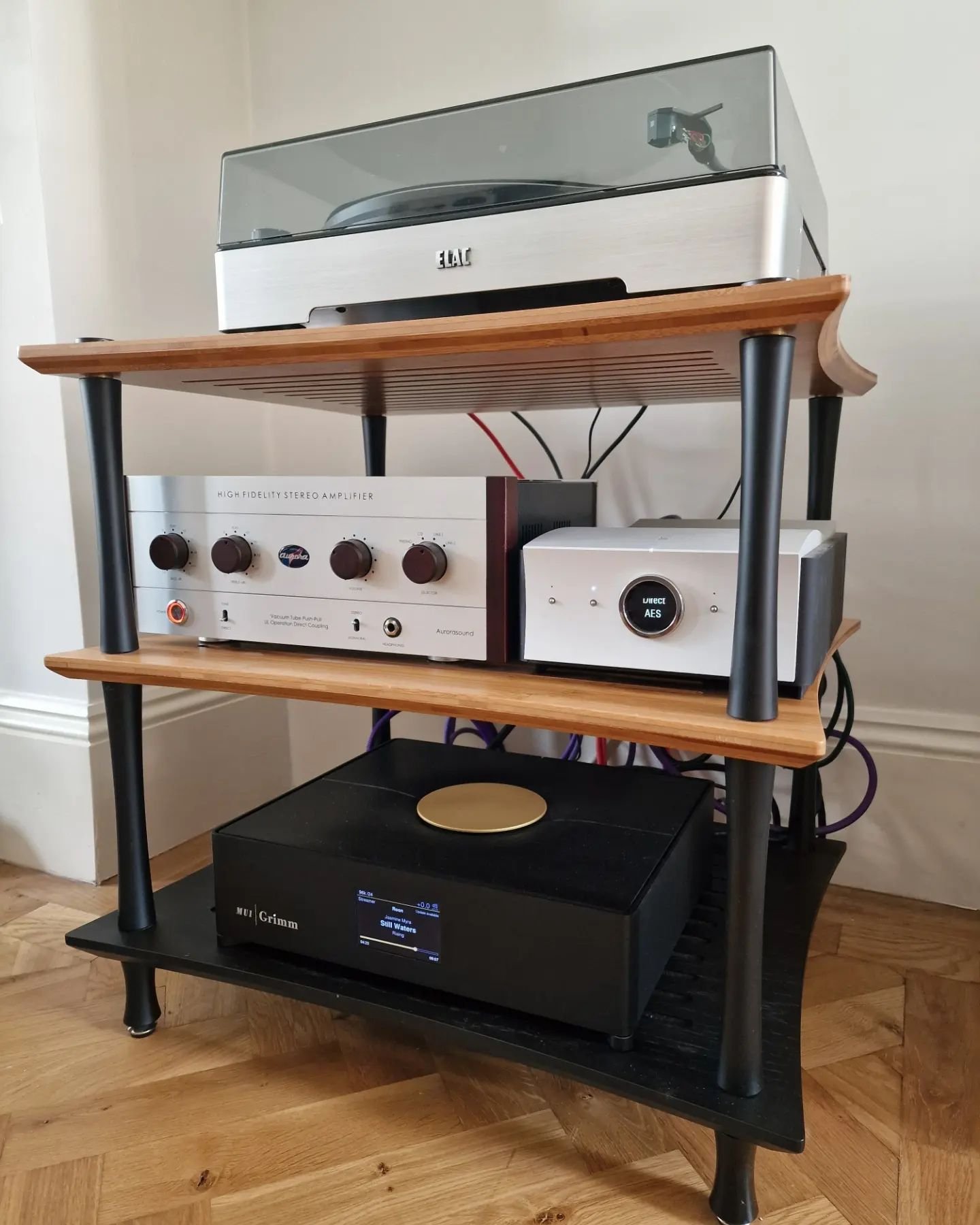 Another of our demo systems at VAL HiFi is a pair of Boenicke W5 loudspeakers fed by the Aurorasound HFSA-01 integrated amplifier with dream team digital front end @grimmaudio MU1 and @molamola Tambaqui DAC. This ELAC turntable with Hana cartridge is