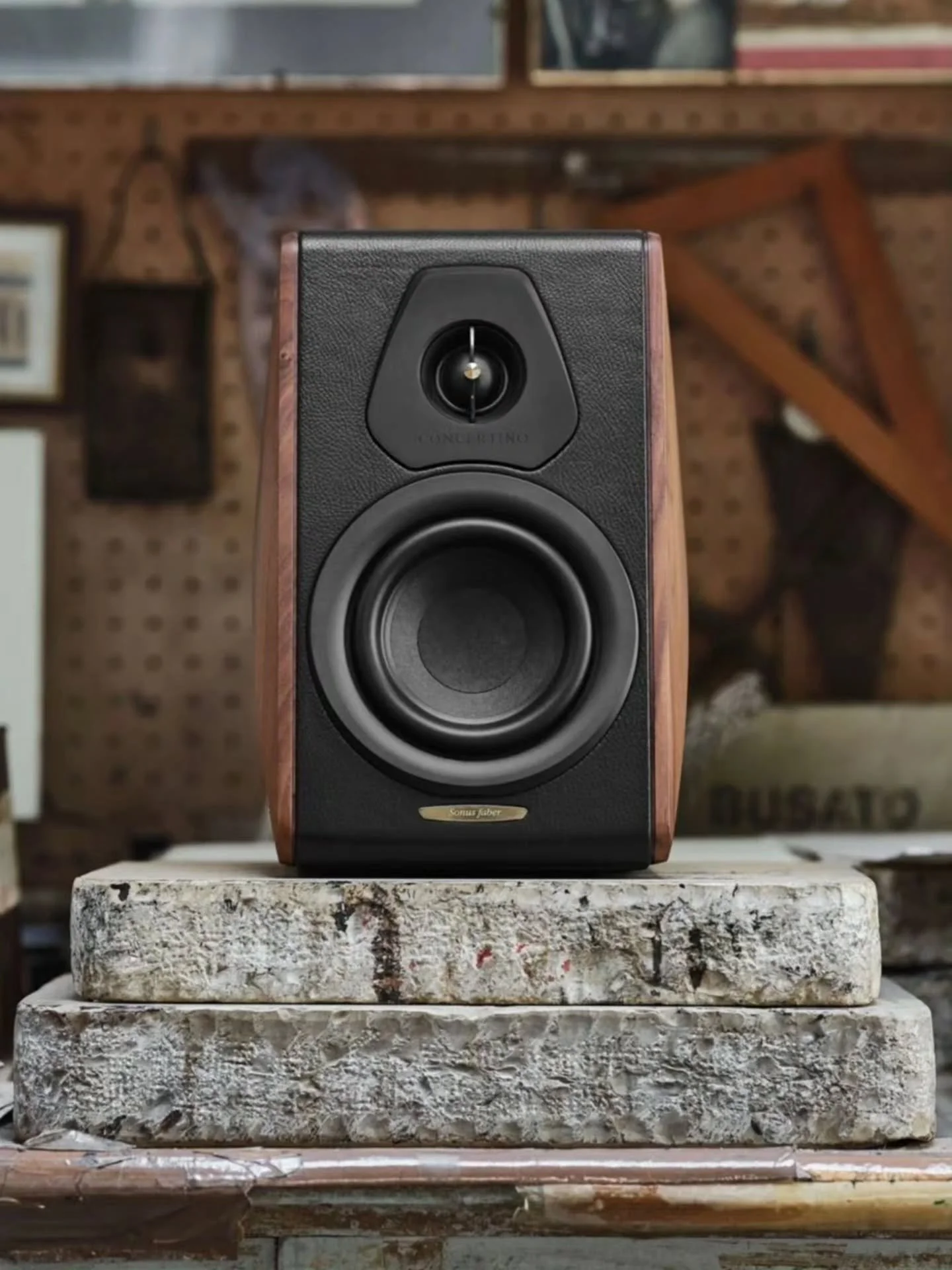 Sonus Faber Concertino - artisanal craftsmanship in sound.

Hand-built in Italy, the Concertino is one of the most beautifully conceived and crafted speakers we've come across. A compact two-way loudspeaker formed from cork, walnut, and plant-based l