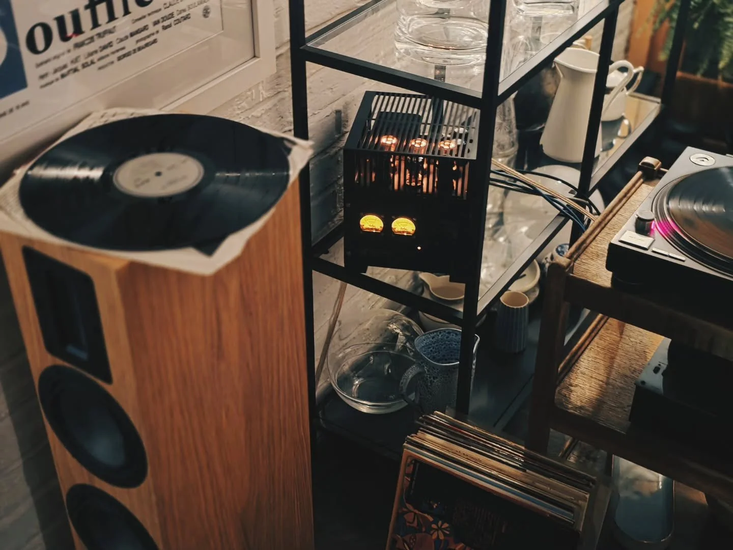 Loved providing a simple but stunning audio system for the guests at this seasons @wyesupperclub 

Brilliant hosts, incredible food, lovely guests and a killer, all vinyl soundtrack.

The @oephi_audio Immanence 2.5, @spotlessaudio A1 and Technics fit