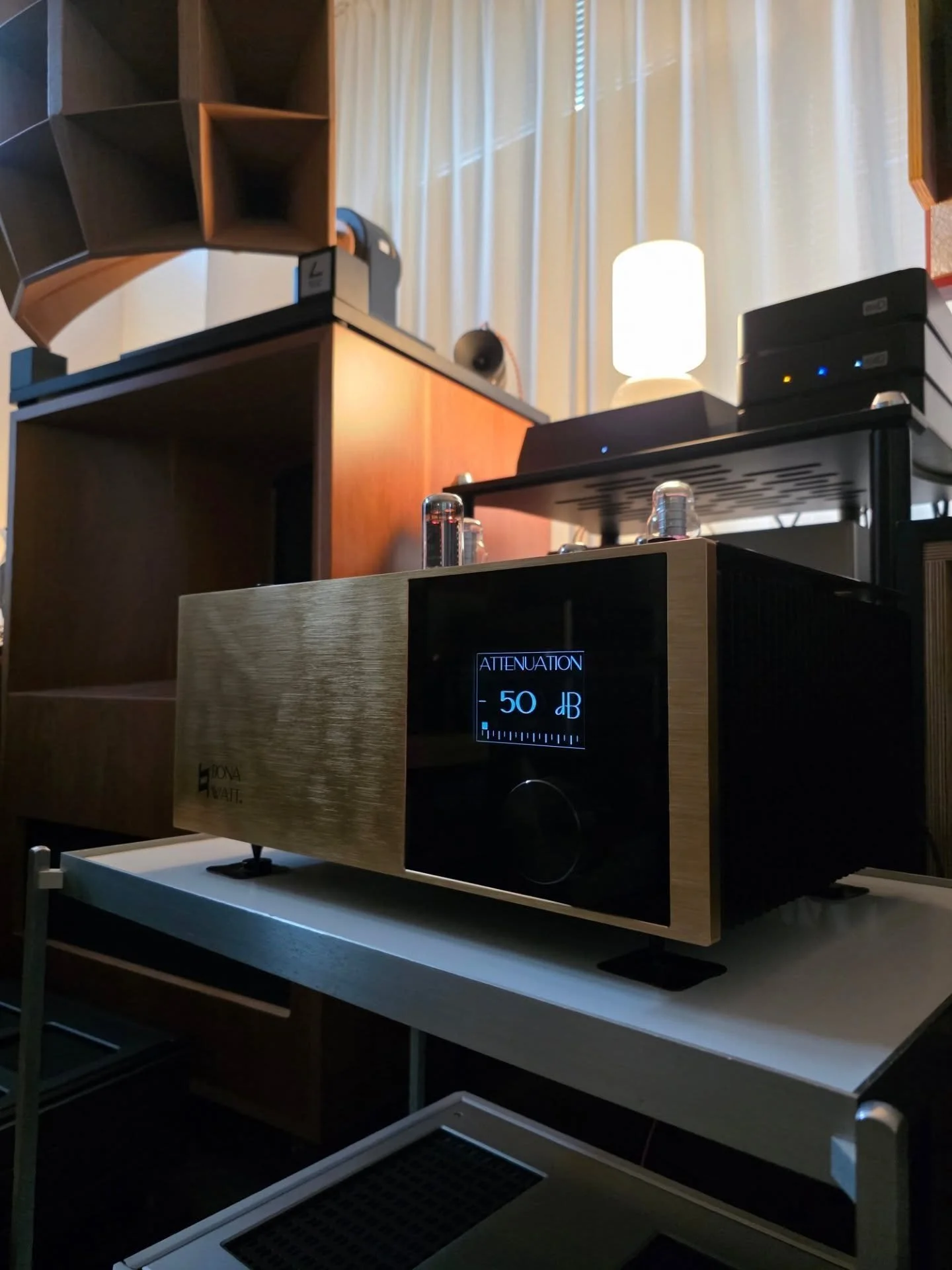 Check out the rave review of the amazing @bonawatt Triton at The Ear and head to www.valhifi.co.uk to treat yourself this Christmas.A hybrid solid state - valve integrated amp that features incredible modules and stunning industrial design.

@theeare