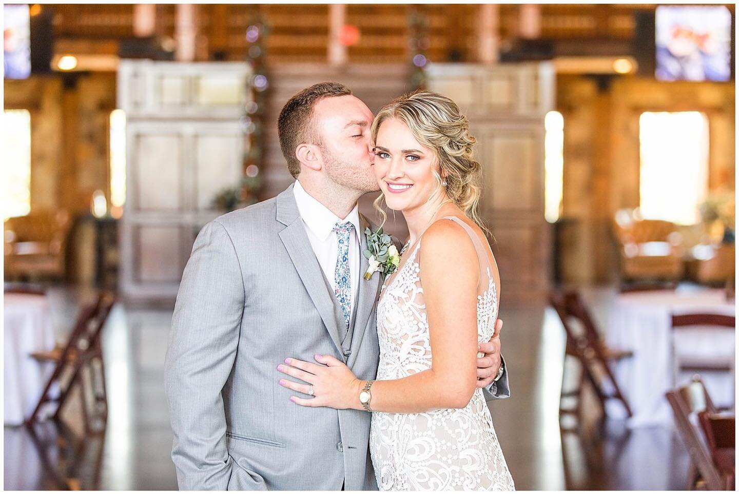 This beautiful couple is featured on @square8studio blog today!
.
.
Venue: @springsvenue