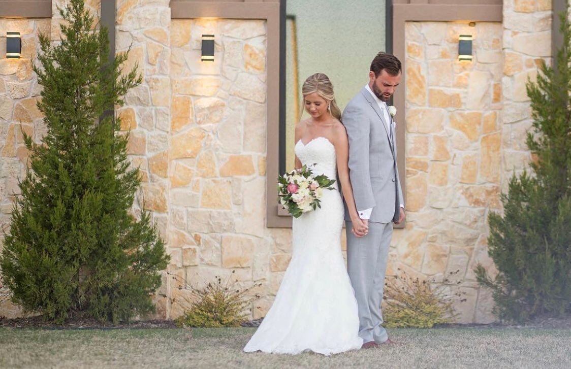 Couples who pray together stay together 🙏🏼✨
.
.
Photo: @brianpaulmallikphoto 
Venue: @aristidecolleyville