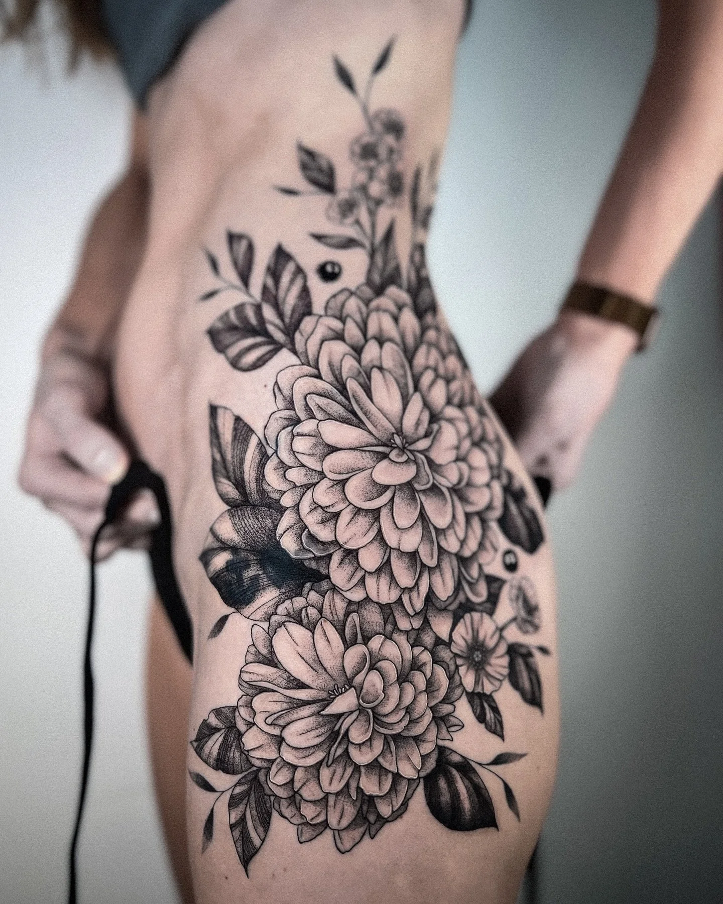 swipe to see what we covered up 🙊
.
we covered up an existing tattoo with chrysanthemums, poppies, hawthorn flowers and lots of leaves! 
.
thank you liz for your trust and vision with this one! do you see the little sprites?? they make me want to sc