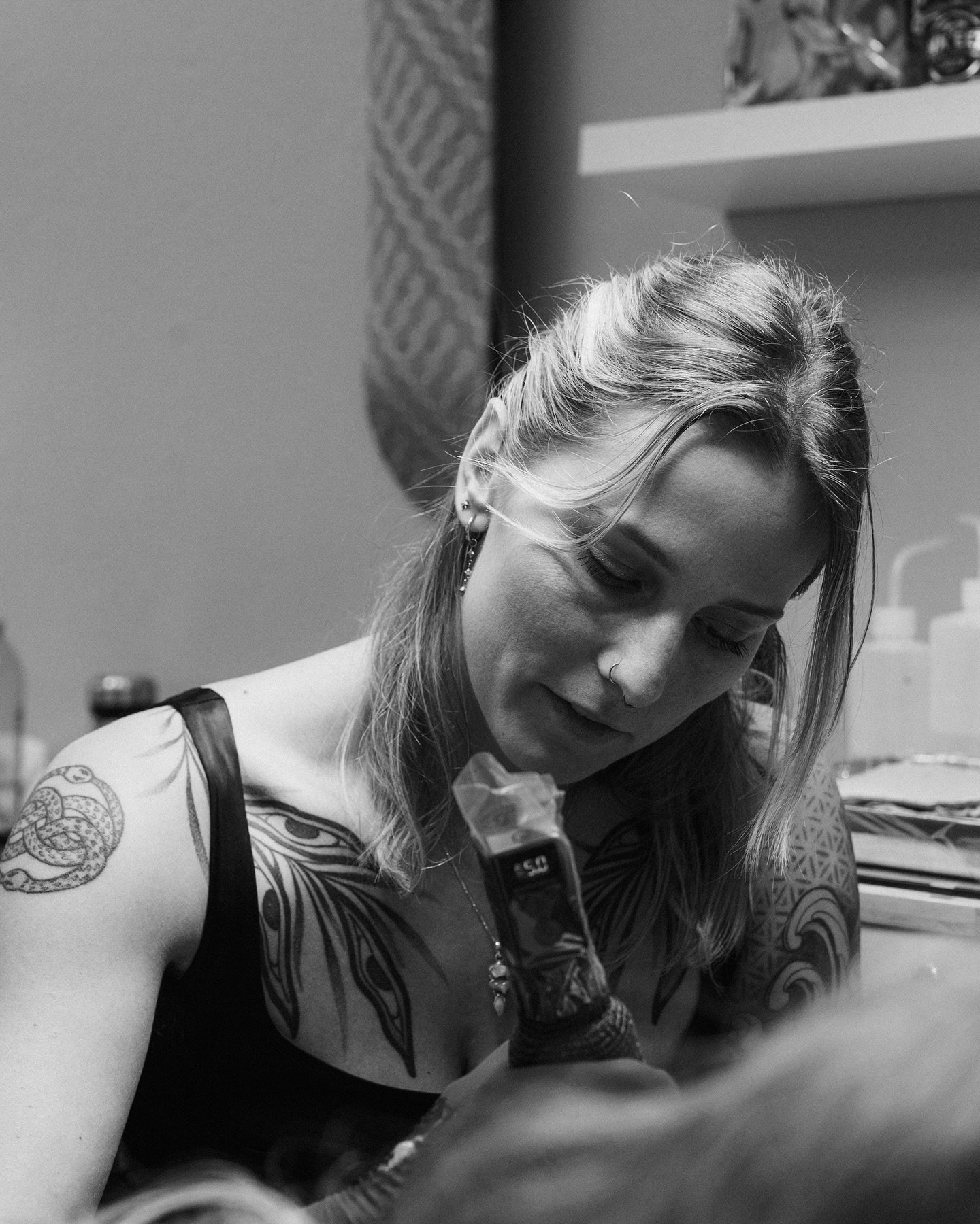 got some content of my new space and station 🌟
.
so incredibly blessed to do something i love every day. grateful is an understatement 🌙🌼⭐️🧀🧈
.
.
.
photos: @itsjustarttt