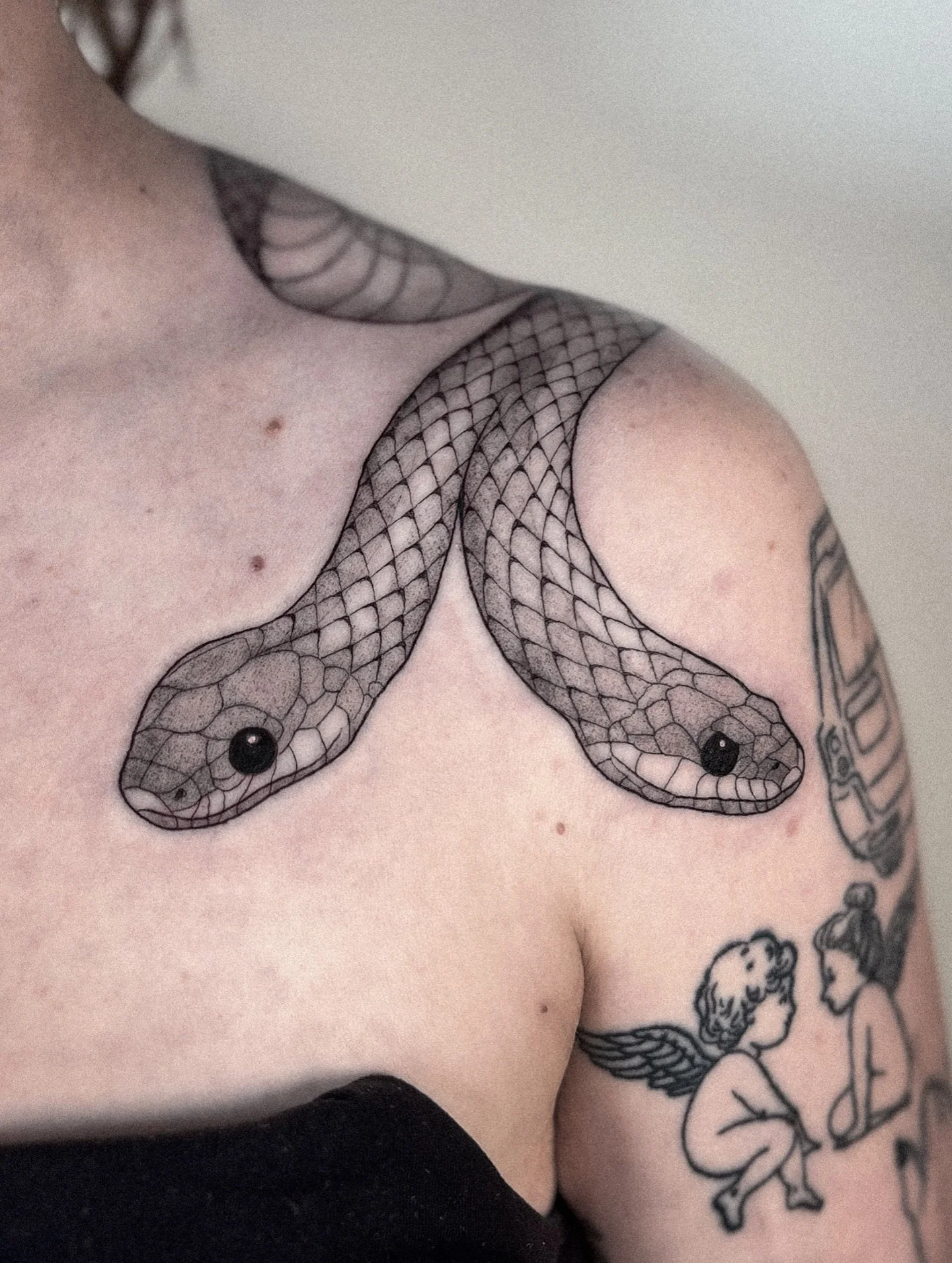the cutest little snake for annastasia!! 🐍 
thanks for slithering over with this concept. 
.
.
.
#seattletattooartist #queertattooartist #seattletattoo #travelingtattooartist #snaketattoo