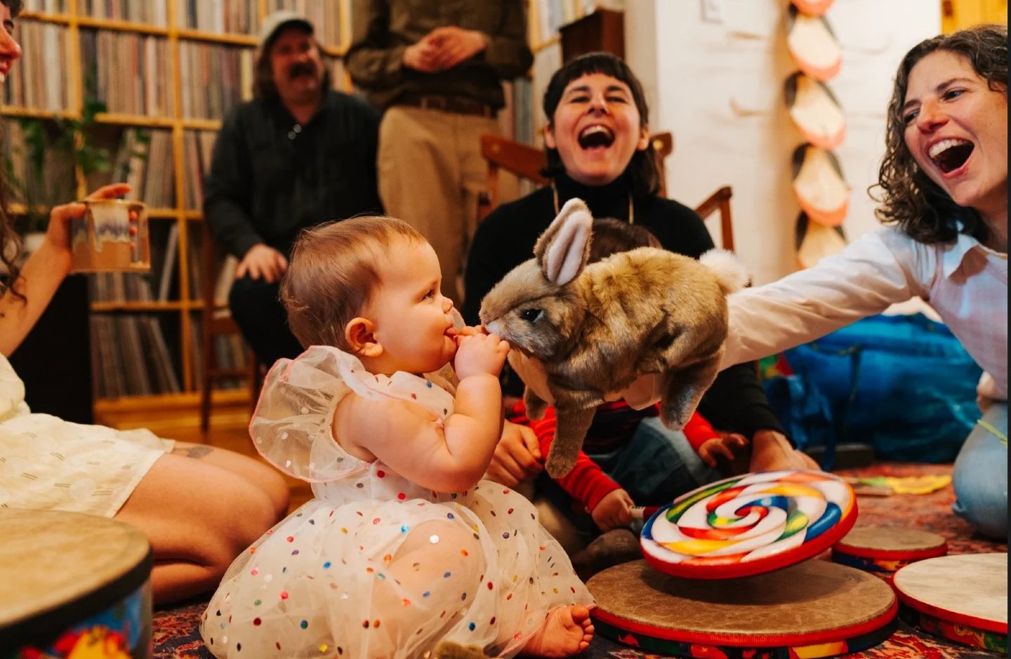 Theatrical Storytime in Humboldt Park! 🎭✨ Join us on Friday, December 5th from 10:00-10:45am for a joyful, imagination-filled morning at our Humboldt Park studio!

In this playful, interactive class, toddlers (ages 1.5-4 years) and their caregivers 