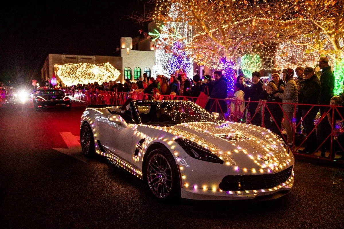 Join us for festive cheer, sparkling lights, and the first Santa sighting of the season! The 2025 Lights of the Ozarks Parade kicks off next Thursday, Dec 4 at 6:30pm! 🎄✨

Catch the parade starting on East St, looping the Square, and ending at Block