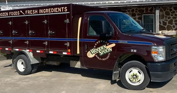 The Wooden Spoon &ldquo;On the Go&rdquo; truck is popping up in downtown Fayetteville in April! 🥄✨

They are bringing Arkansas&rsquo;s finest home cooked entrees and desserts from their home to yours.

Catch them April 3 &amp; 17 from 10am-3pm besid