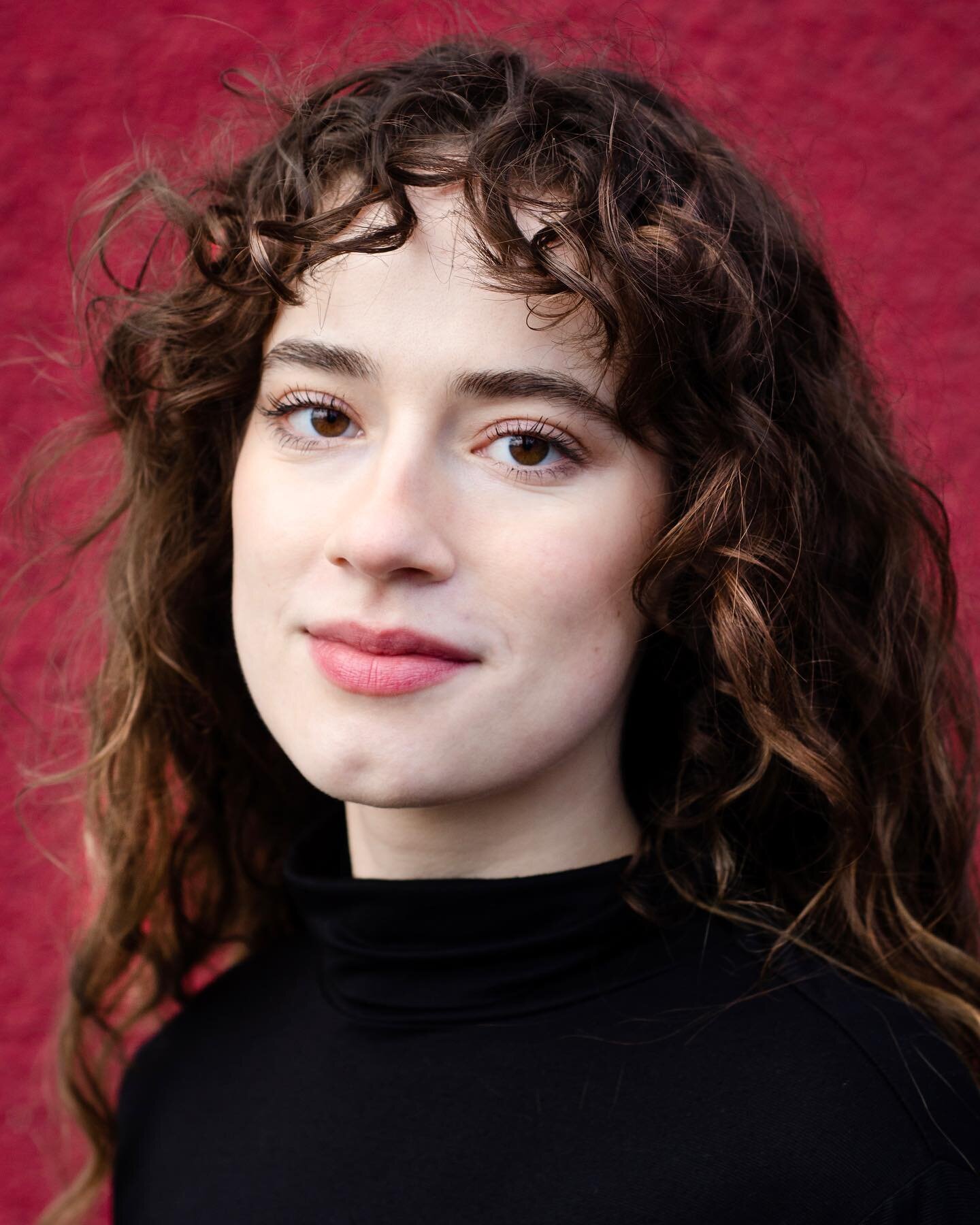 A little taste of the shiny new acting headshots I took of the super talented Marlee! It&rsquo;s always a joy to work with her.
#photography #photoshoot #photographer #universitychoir #portraitphotography #portraitphotographer #bandphotography #ubcph