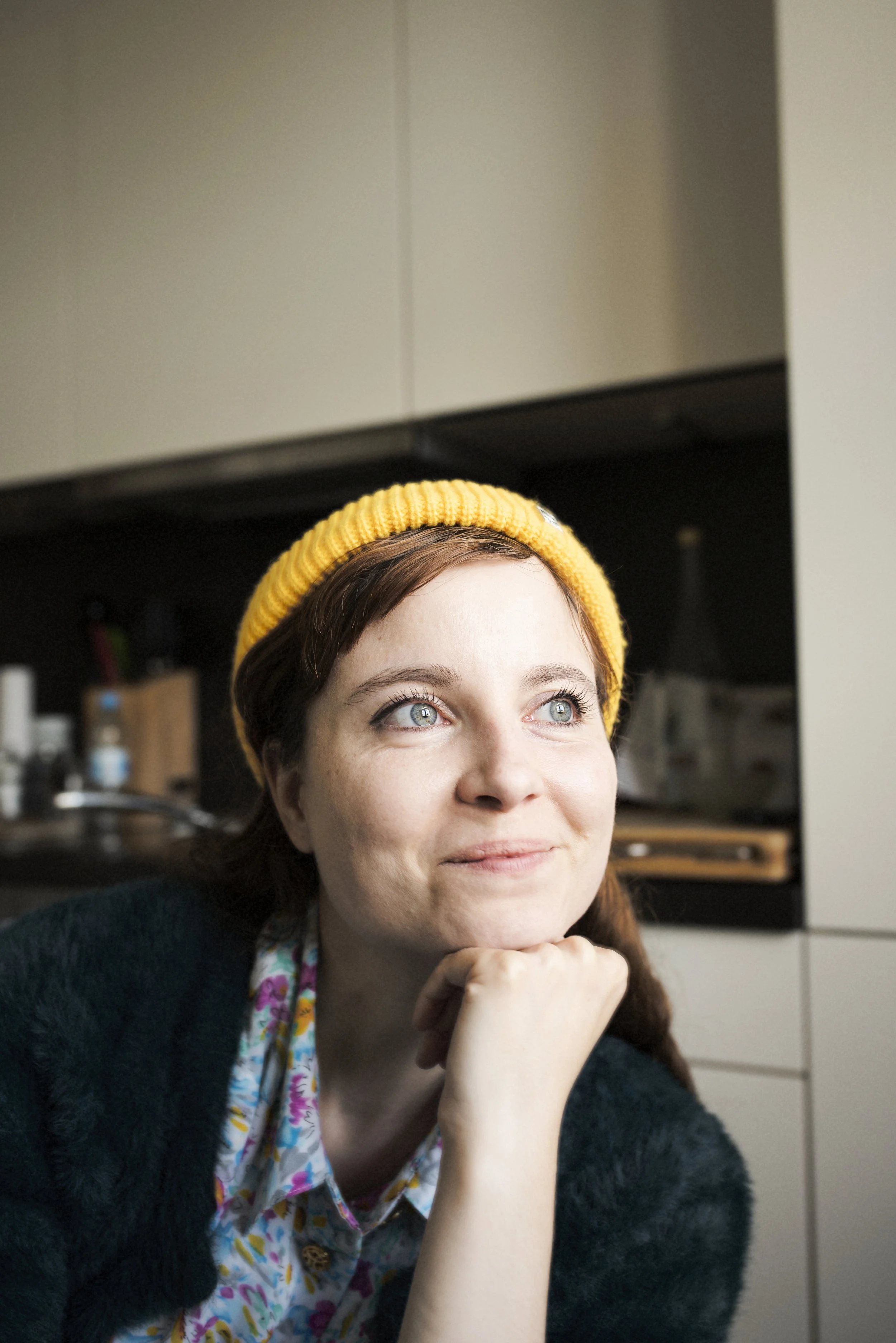 Delia in der Küche Zähringerstraße Oktober 2022 © Petite Machine.JPEG