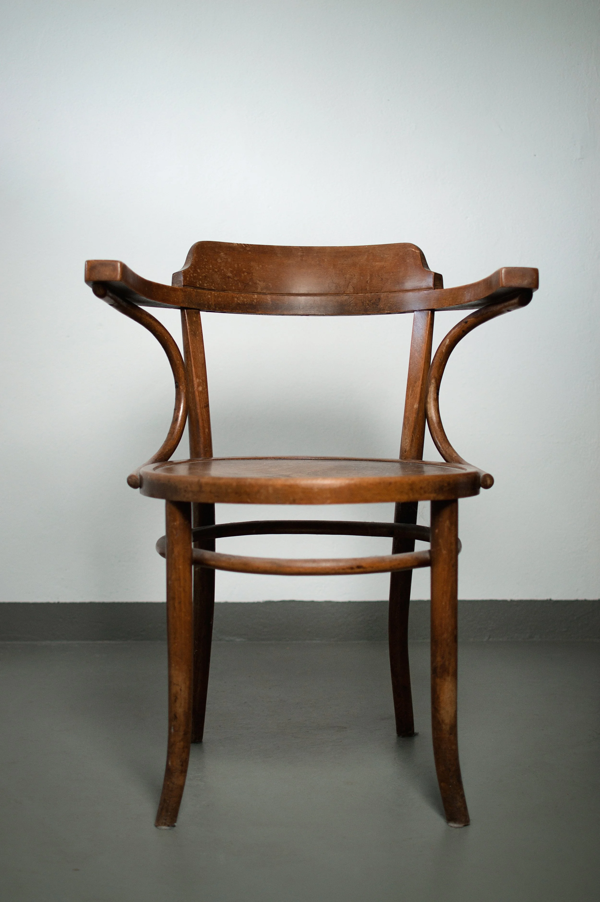 empty chairs  © Petite Machine_5.jpg