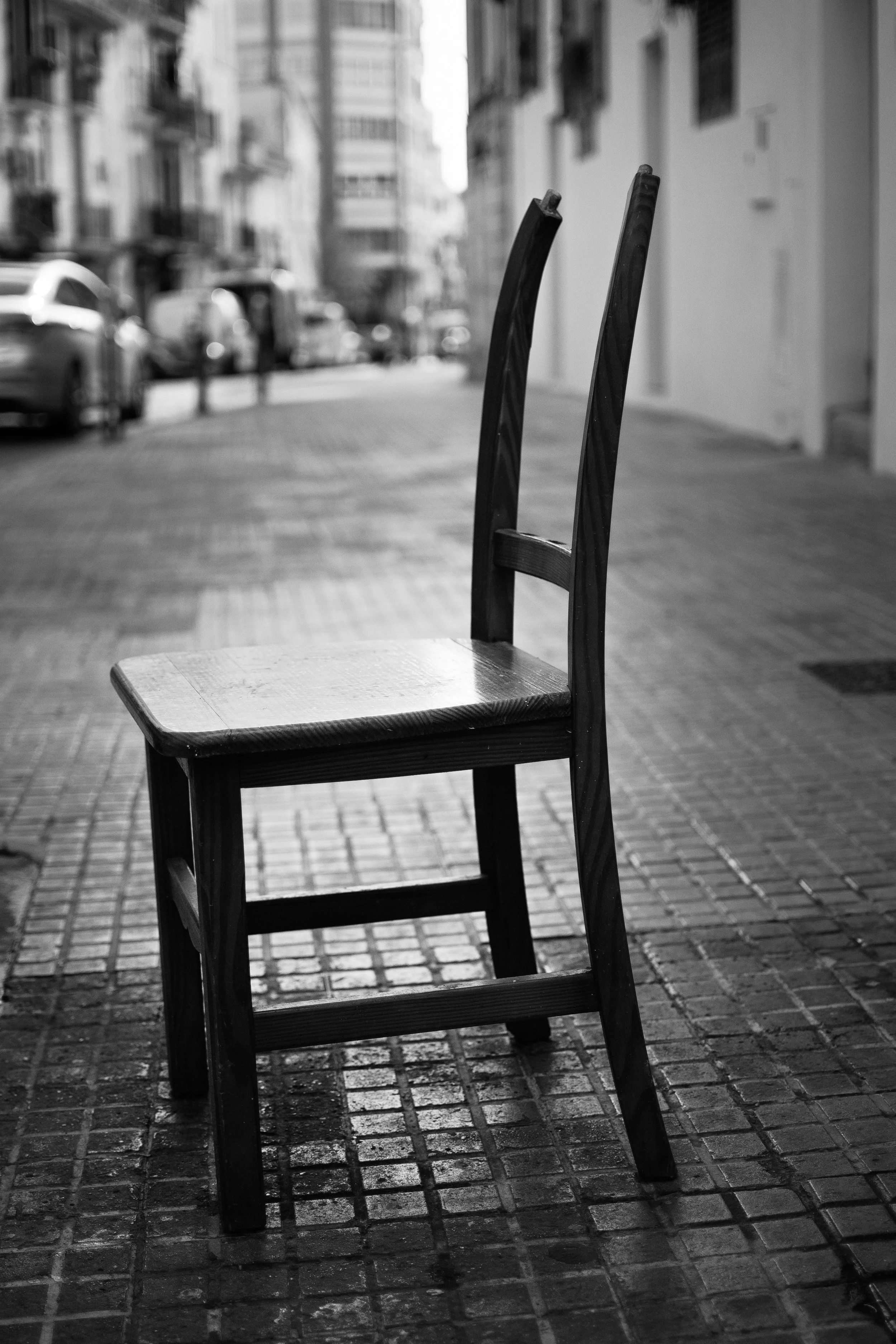 Broken Chair auf Malle sw.jpg
