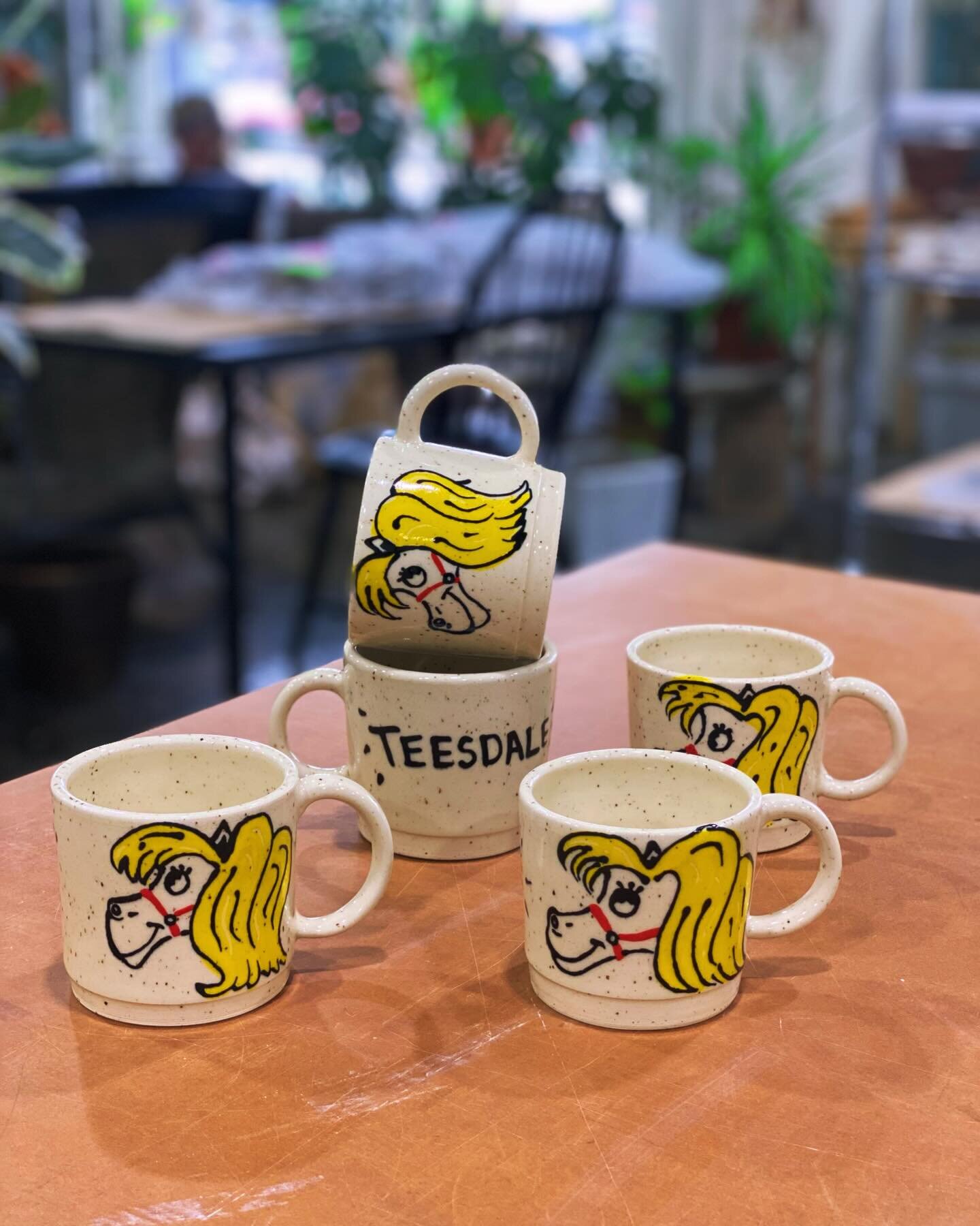 Happy #mugshotmondays with these cute horsey mugs that @motormouthceramics made for @teesdale.equestrian 🐴 #pottery #mudpotters #potteryyyc #yycpottery #localpottery #ceramics #clayworks #kiln #calgarypottery #calgarylocalbusiness #yycpotterystudio 