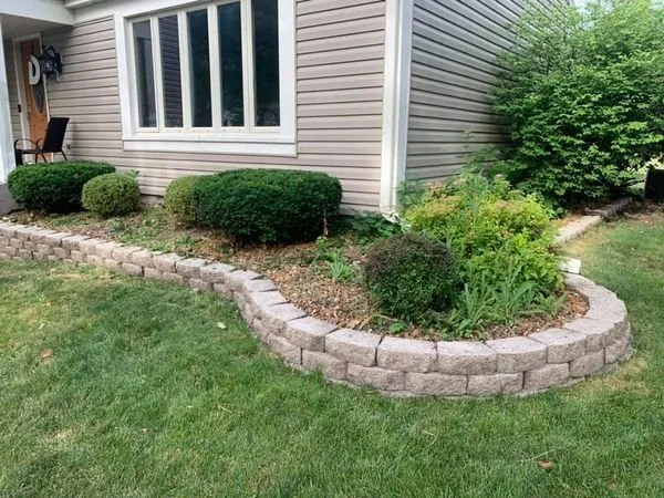 Bloomingdale Illinois Mulch Installation and design (Before)