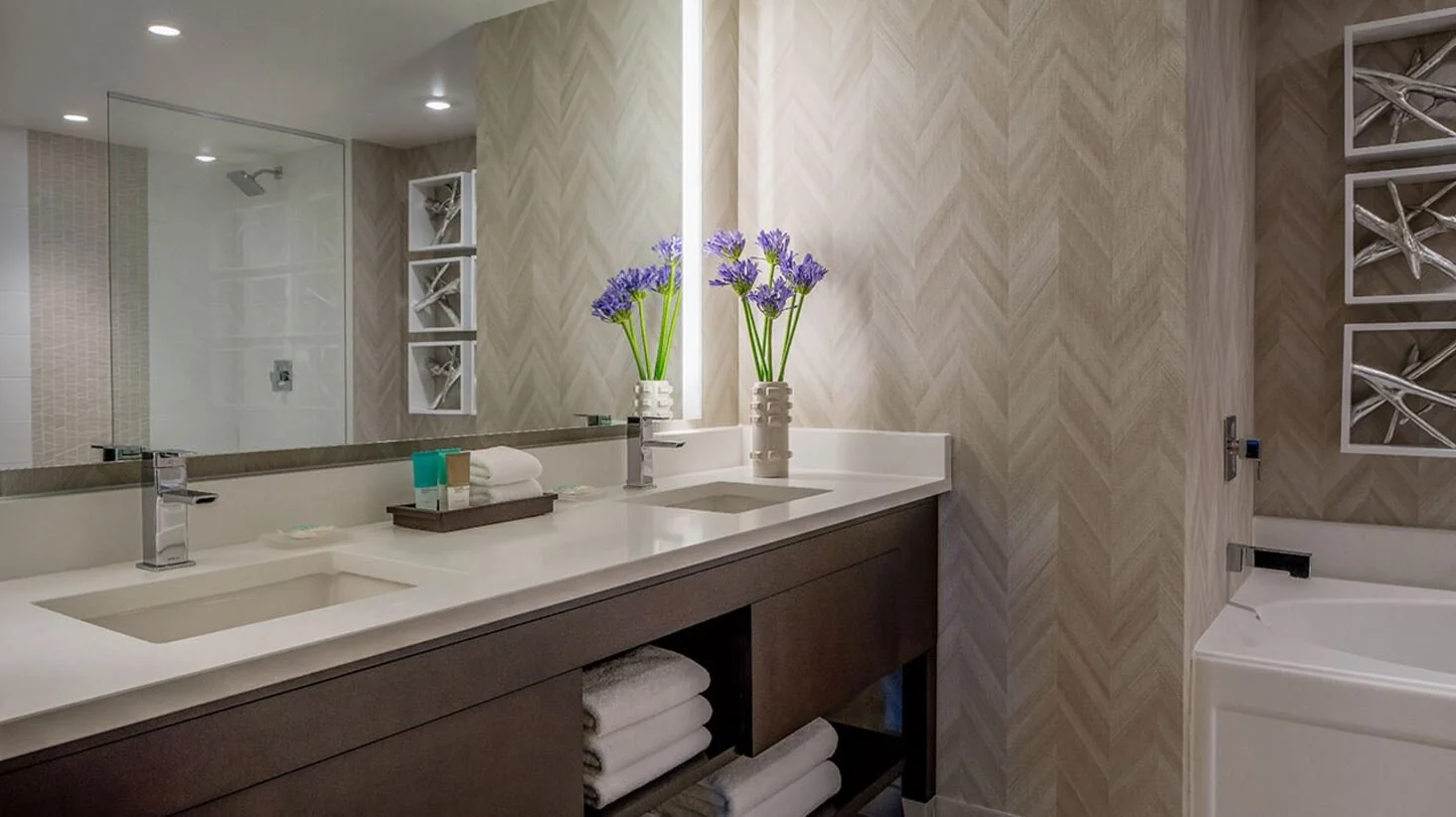 guest bath 2.JPG