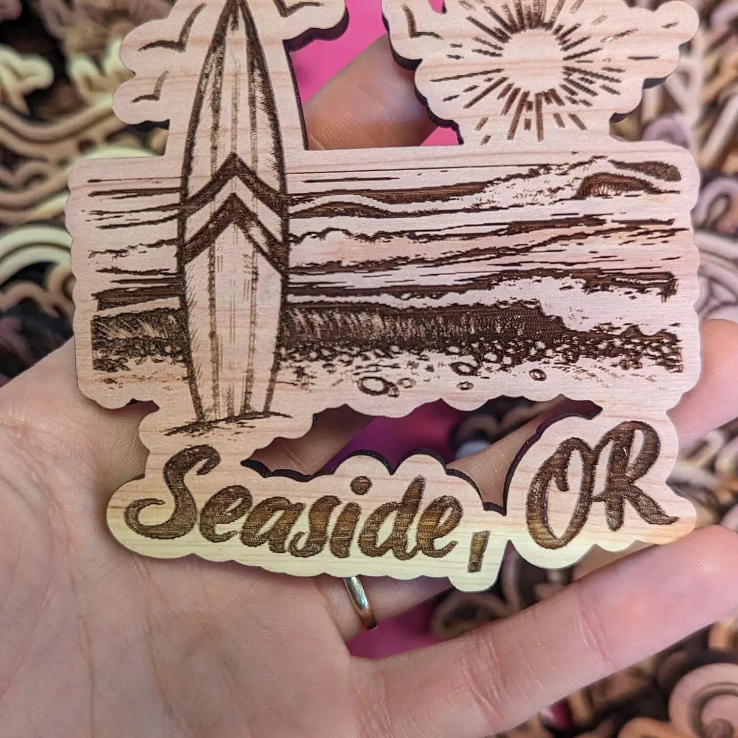 NEW PRODUCT! It's not food, but it smells so so good 🤩 because it's cedarwood! Made in Seaside, PNW theme magnets!
.
#pnw #pnwmade #pnwonderland #oregonmade #downtownseaside #shopsmall #shoplocal #cedar #cedarwood #madeinseaside #magnet #souvenir #b