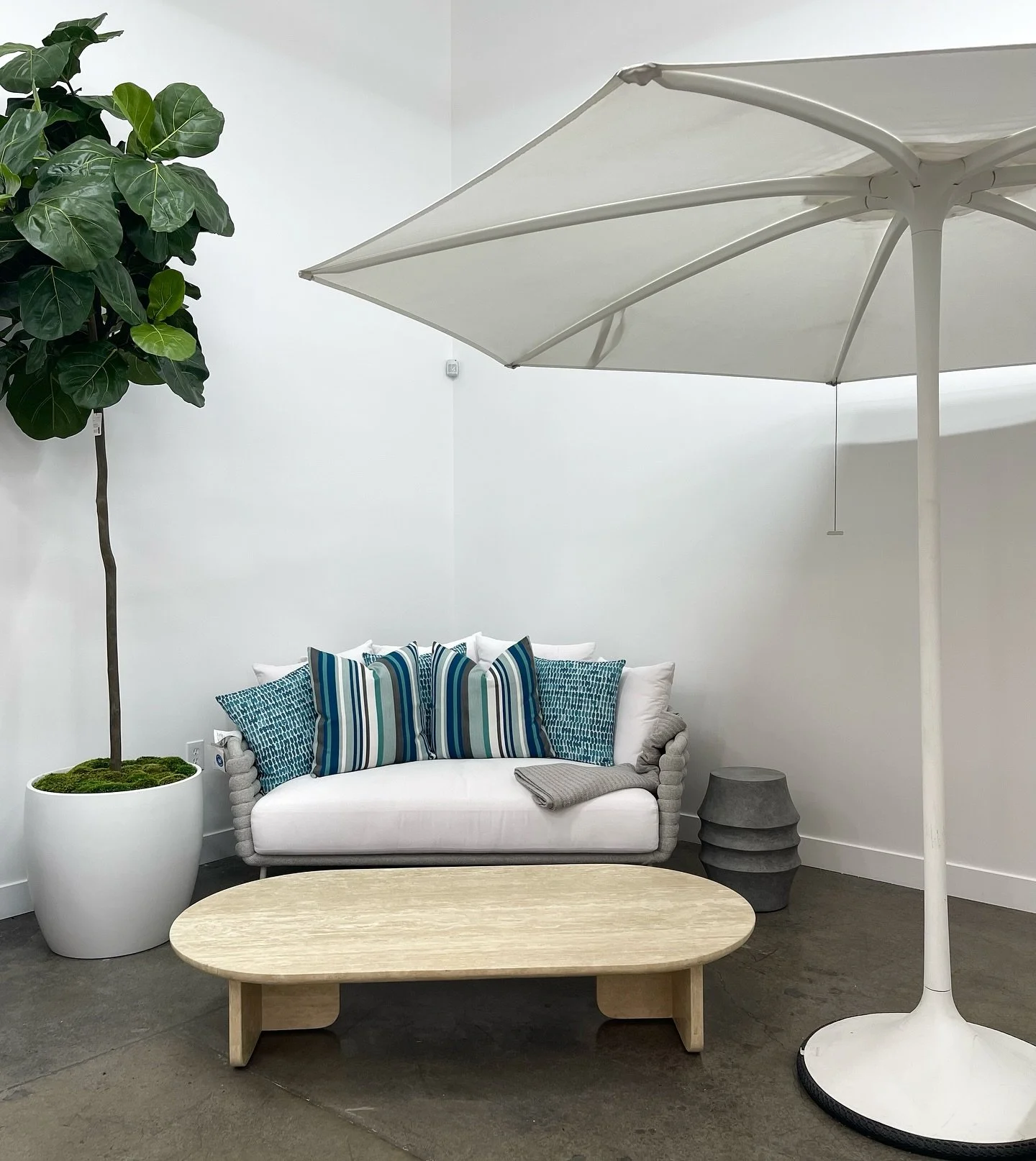 Looking for outdoor inspiration? We&rsquo;ve got you 👌🏼

Visit our outdoor showroom in Costa Mesa and San Diego and find vignettes guaranteed to inspire 😍

DRC is your RESOURCE✨

Happy Designing 🩵✨ 

#OutdoorDining #Home #InteriorDesign #Deco #De