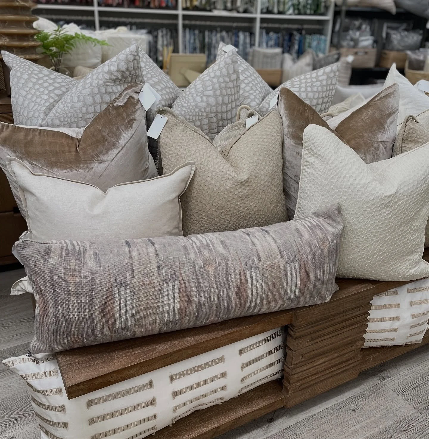 Come to The Studio today! 😍

Let us help you find the perfect bed and bath accessories for your projects. 

Looking for something personalized? We&rsquo;ve got you🙌🏼 

We have a plethora of customizable options to make your client&rsquo;s home fee