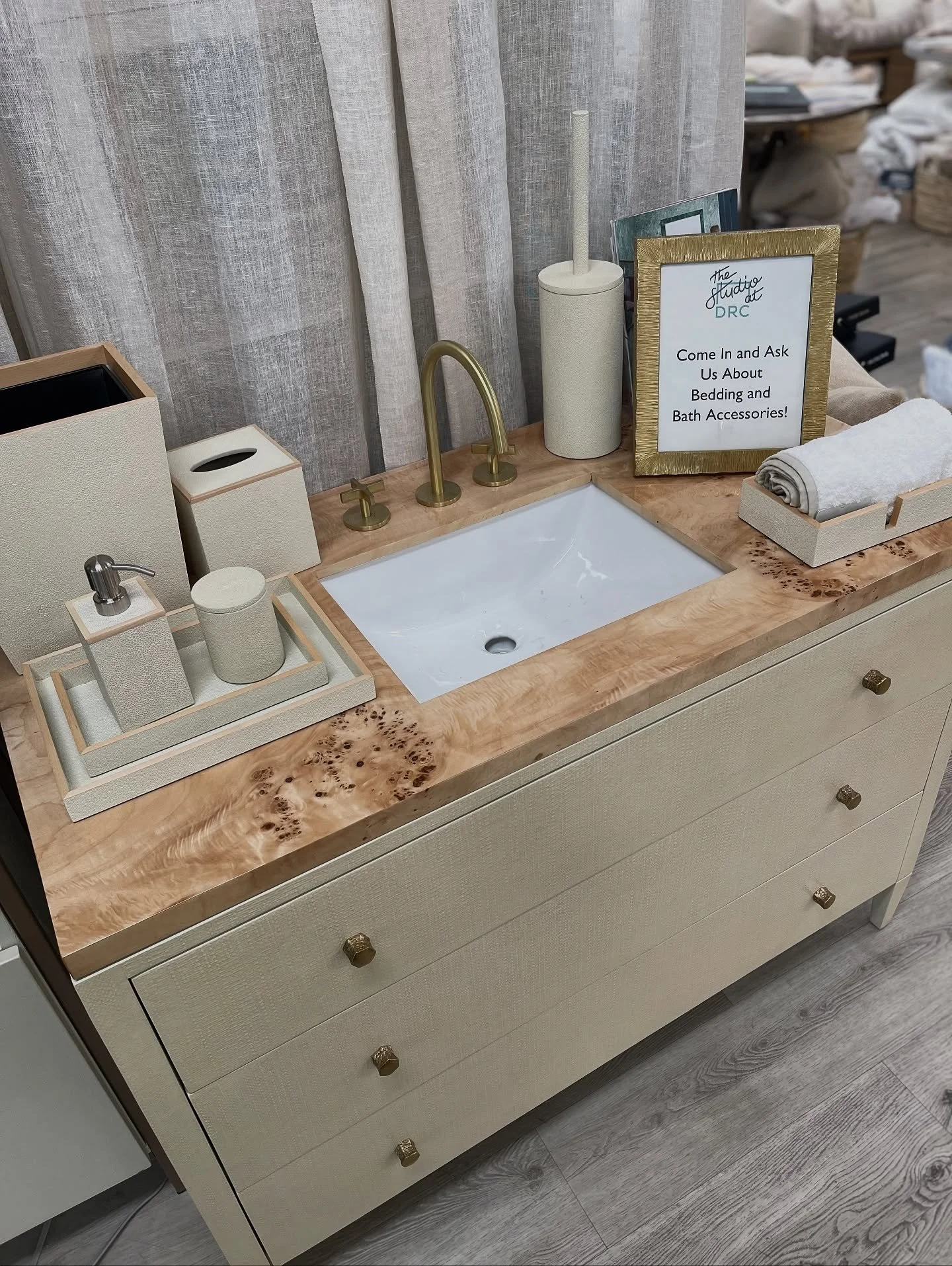 Let&rsquo;s source the perfect bath accessories for your projects - together! 🩵

The Studio&rsquo;s bedding and bath specialists are here to help you find exactly what you need, with curated options and styles to match any vibe!! 🥰

We are the desi