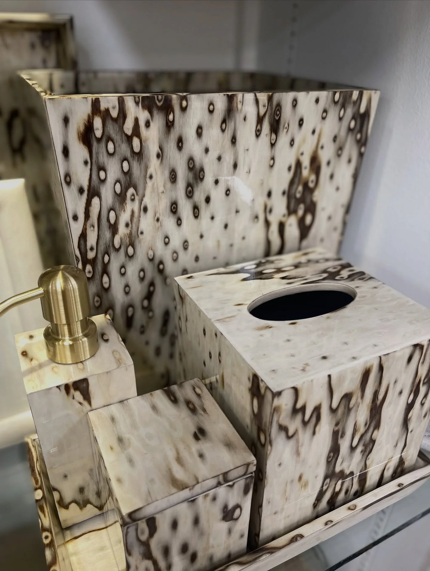 Bathroom details matter! At The Studio at DRC, you&rsquo;ll find everything from full bathroom accessory sets to plush towels and beautiful scents✨

Stop by and let our team help you find all your install necessities! 🥰 

Happy Holidays and Happy De