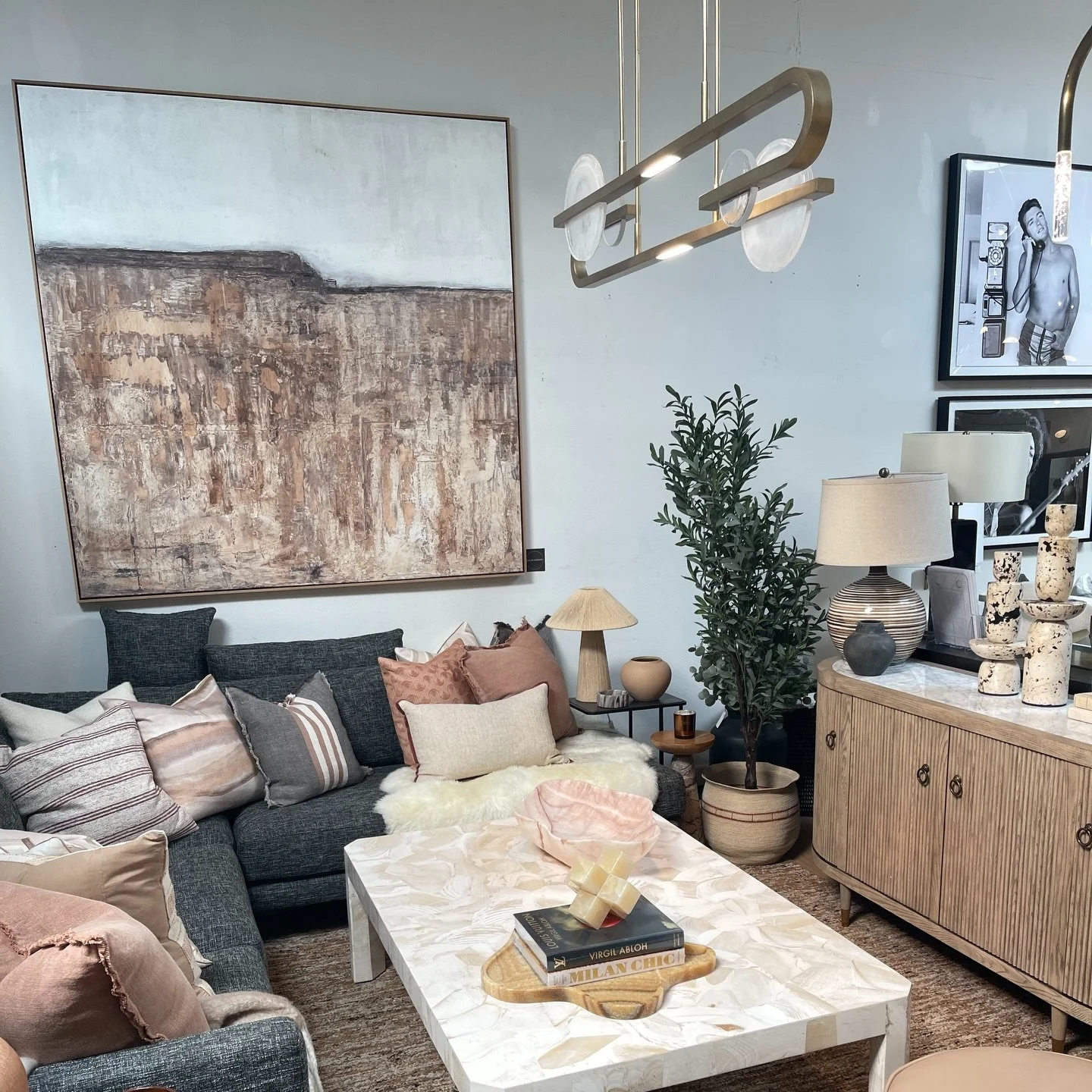 Bring your clients in! 😍 

Visit the showroom together and get both vision and clarity on how to build their dream home. There is nothing like a first-hand experience! ✨

We love to be your RESOURCE. 

Happy Holidays and Happy Designing!🩵✨ 

#Home 