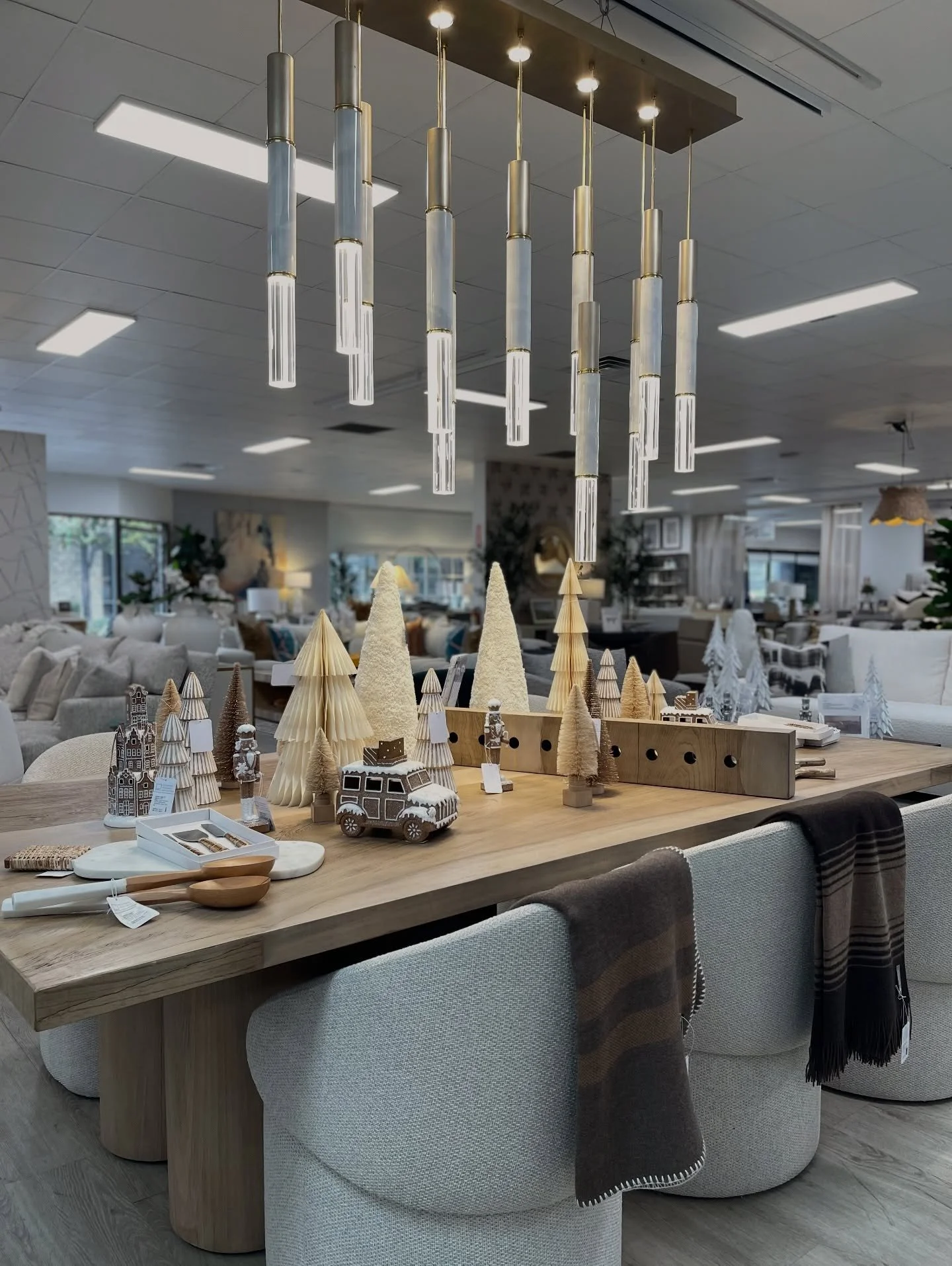 To give an extra push for those final projects before we wrap up the year&mdash;here is some inspo from our vignettes filled with the Holiday spirit 😍

We are proud to be your RESOURCE!

Happy Holidays and Happy Designing🩵✨ 

#socalinteriordesign #