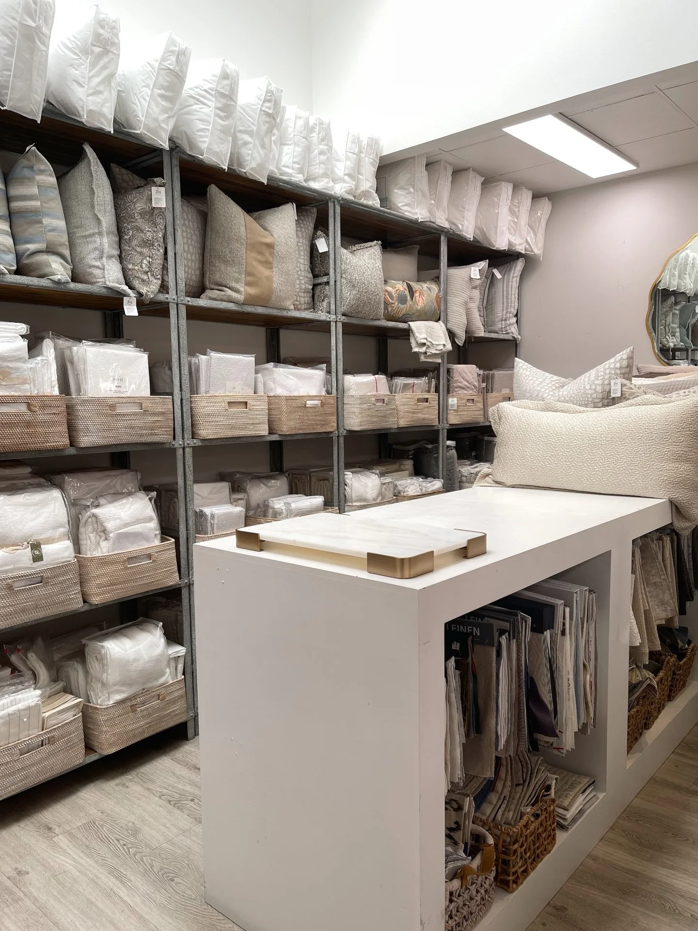 Visit the Studio before the holidays for your last-minute installs. We are ready to help you finish the year with all your bed and bath accessories. ✨

We are happy to be your RESOURCE! 🥰

Happy Holidays and Happy Designing🩵✨

#socalinteriordesigne