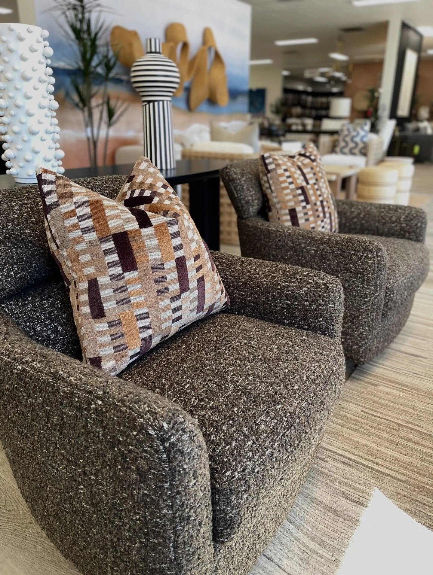 NEW ON THE FLOOR! 👀✨ 

These @vanguardfurniture chairs are stealing the show!
A gently curved back, incredible comfort, and a wood base with a 360&deg; swivel&mdash;perfect for any living room👌🏼

DRC is your trusted RESOURCE! 

Happy Designing