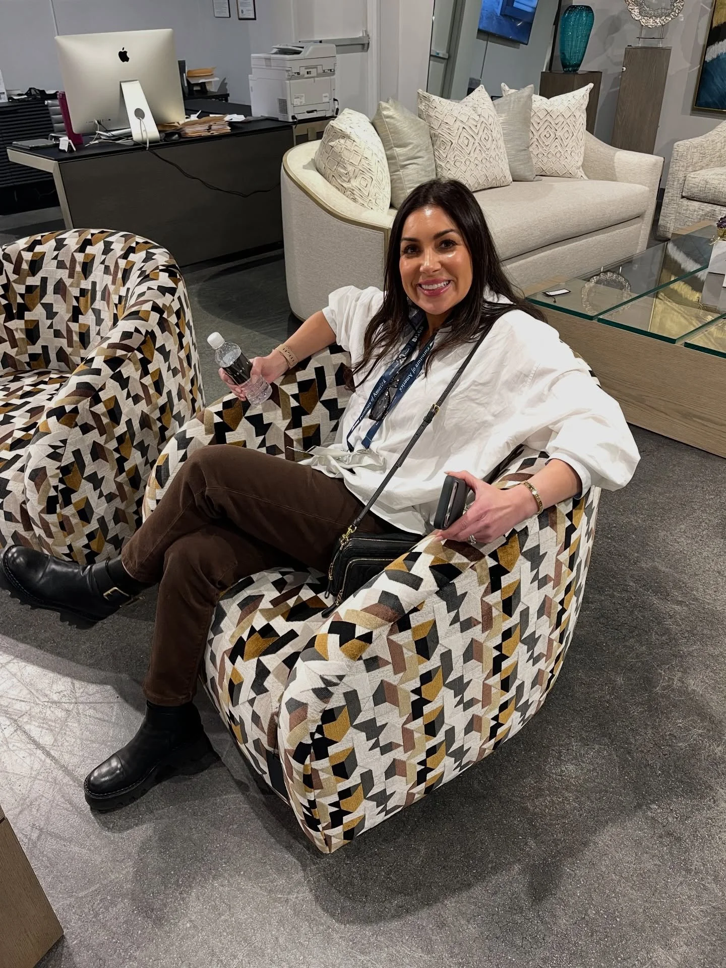 Modern, style forward, and unbelievably comfortable!✨✨ 

@renecazares.rcfurniture  chairs have us all swooning&mdash;Natasha, our CVO, included!

Let&rsquo;s get them for your client&rsquo;s living room, today🥰

We are your RESOURCE! 

Happy Desi