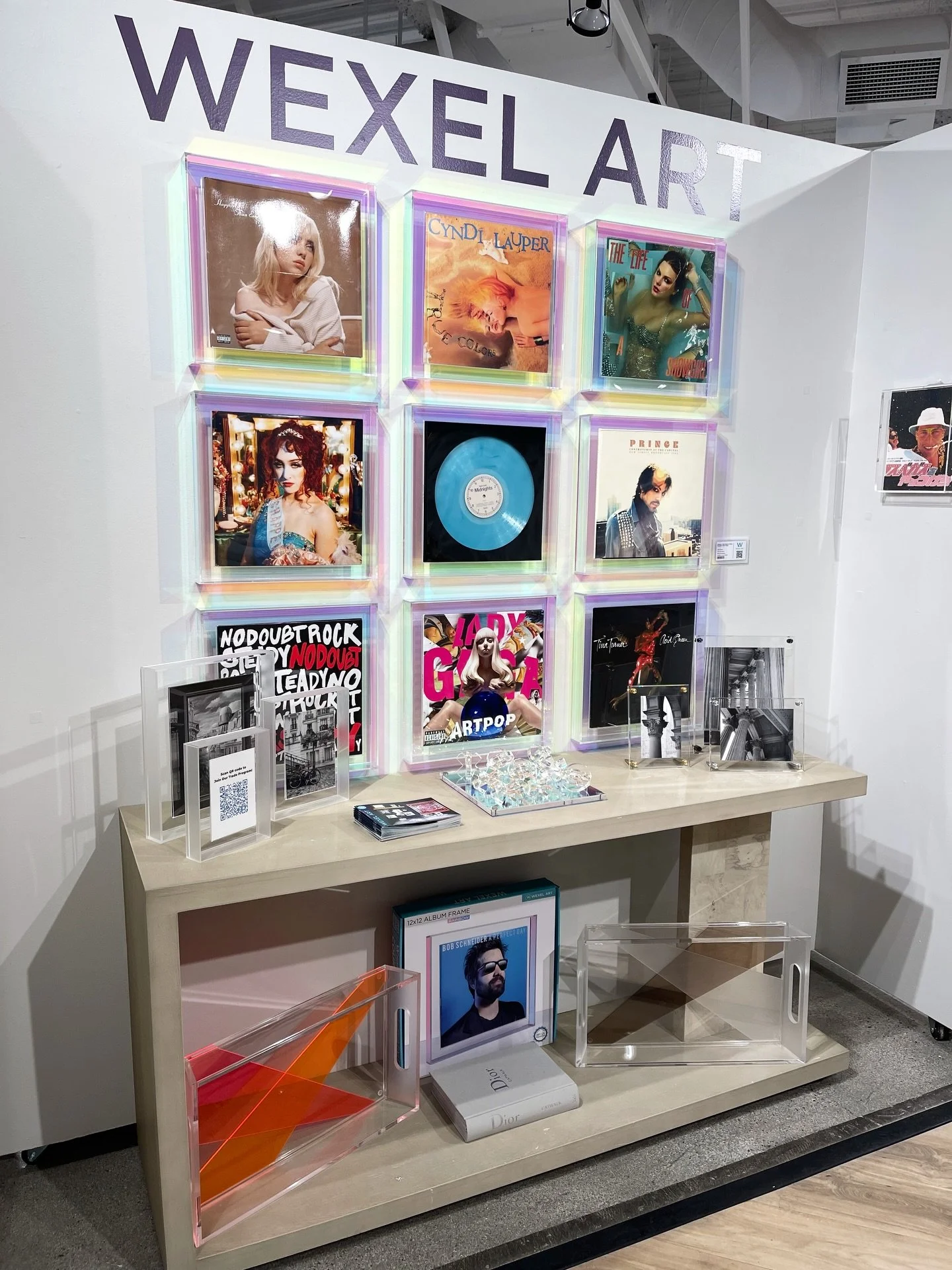 Make the walls in your project impossible to ignore with art from @wexelart ! Modern, fun, and effortlessly stylish&mdash;find the perfect pieces your clients will love 😍 

Let us help you source the best pieces to complement your design. 

We&rsquo