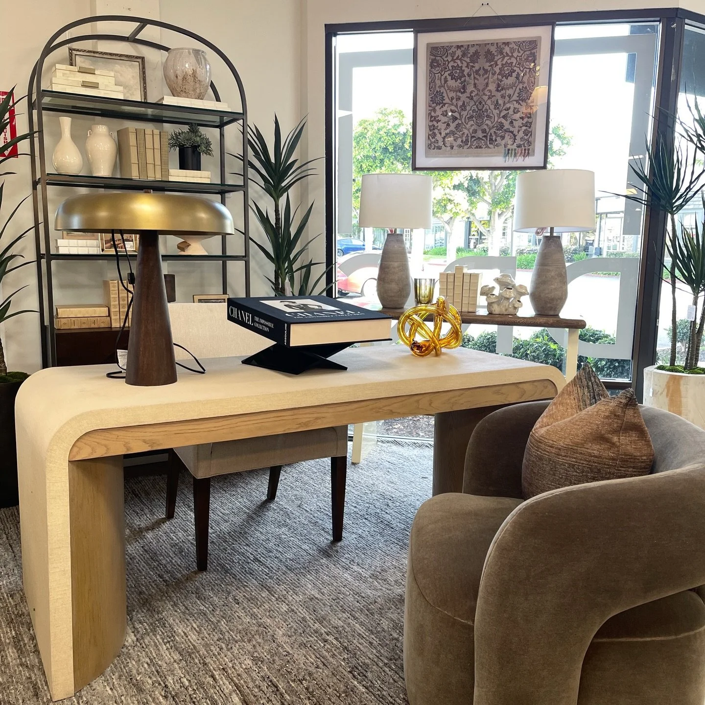 Pretty floors are nice, but full service is even better!
We handle sourcing, stock checks, special orders, custom orders, follow-ups&mdash;  truly every detail! 🥰✨ 

We are your RESOURCE🩵 

#livingroom #sandiegointeriordesign #ocinteriordesign  #i