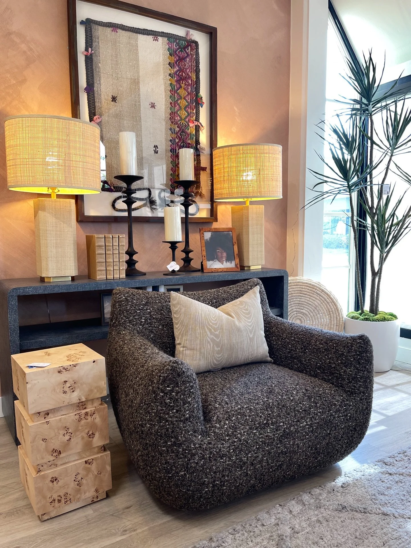 Bring your clients along and let them experience the pieces you&rsquo;re loving for their project in person✨

Make it a full showroom tour experience&mdash;with coffee, snacks, and even space to present your ideas&mdash;we&rsquo;ve got you covered! 