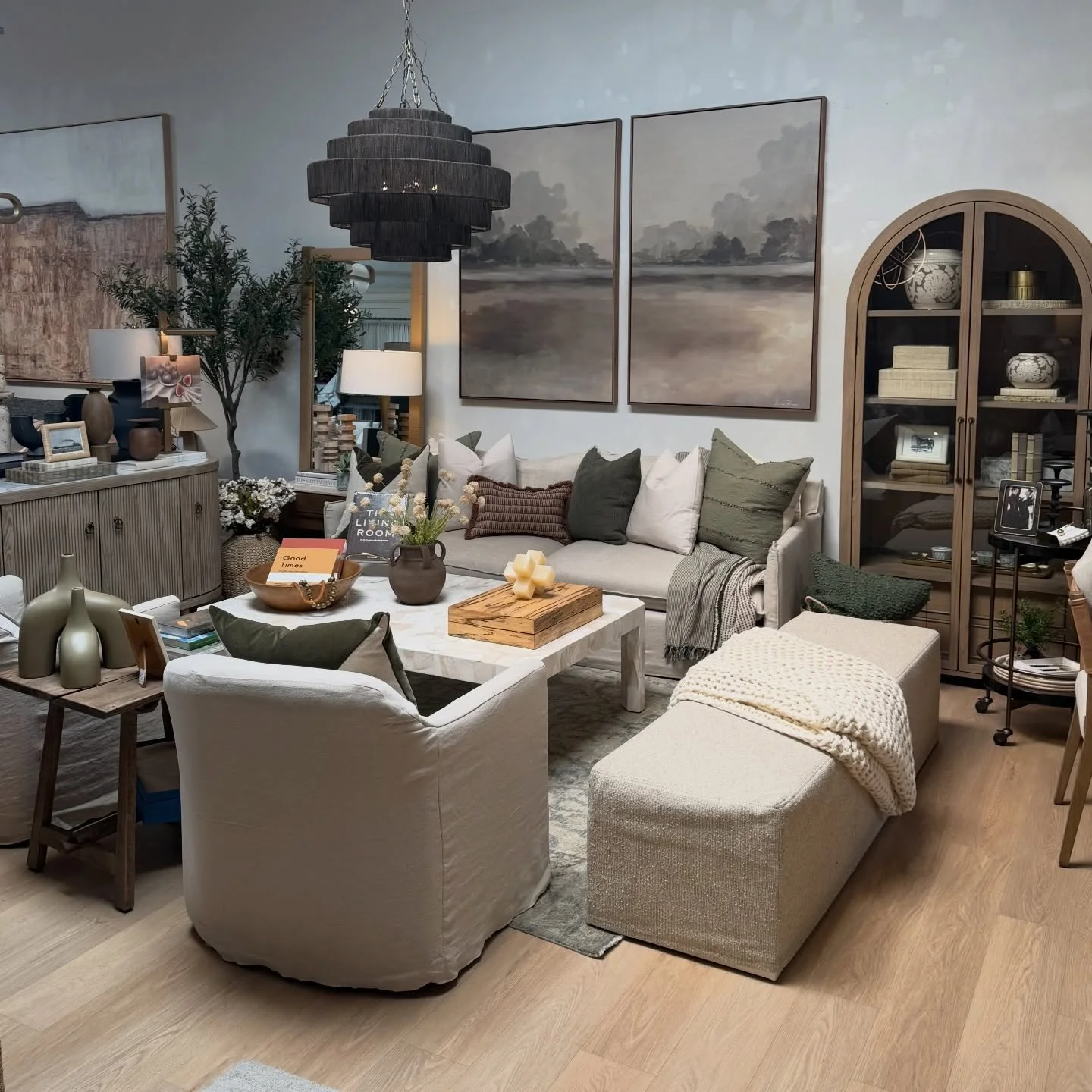 New week, new vignette! 💫🙌🏼

Fresh from our San Diego showroom and ready for purchase.
We love to be your go-to design RESOURCE🥰 

Happy Designing🩵

#sandiegointeriordesign #ocinteriordesigner #ocinteriordesign #sandiegointeriordesigner #inter