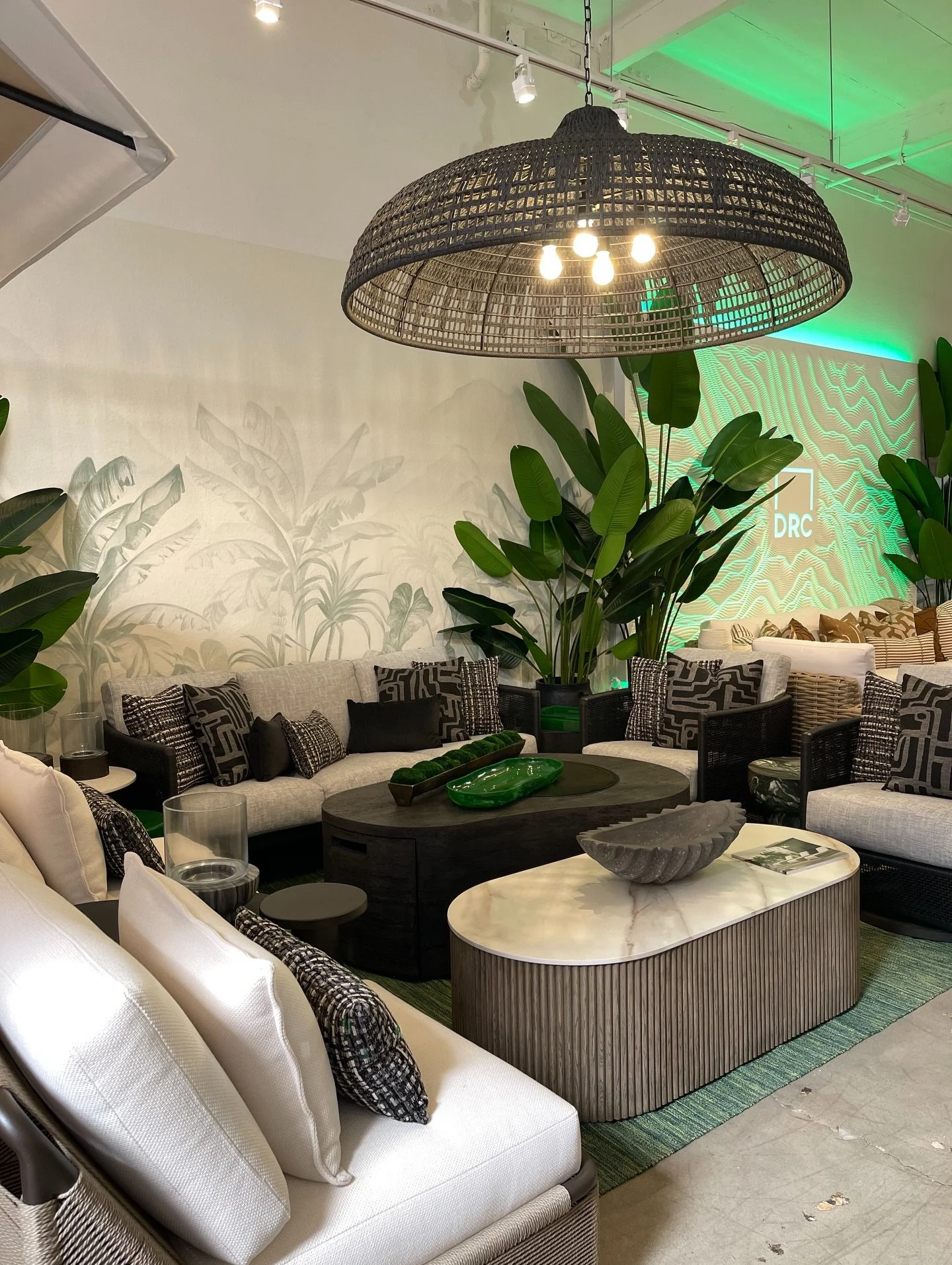 Start the week with a little designer magic! 💫 

No room for creative block when DRC has all the inspiration you need. Explore both showrooms and let your ideas run wild! Even shop the floor virtuallly on our website. 🥰

We are your RESOURCE🩵 

H